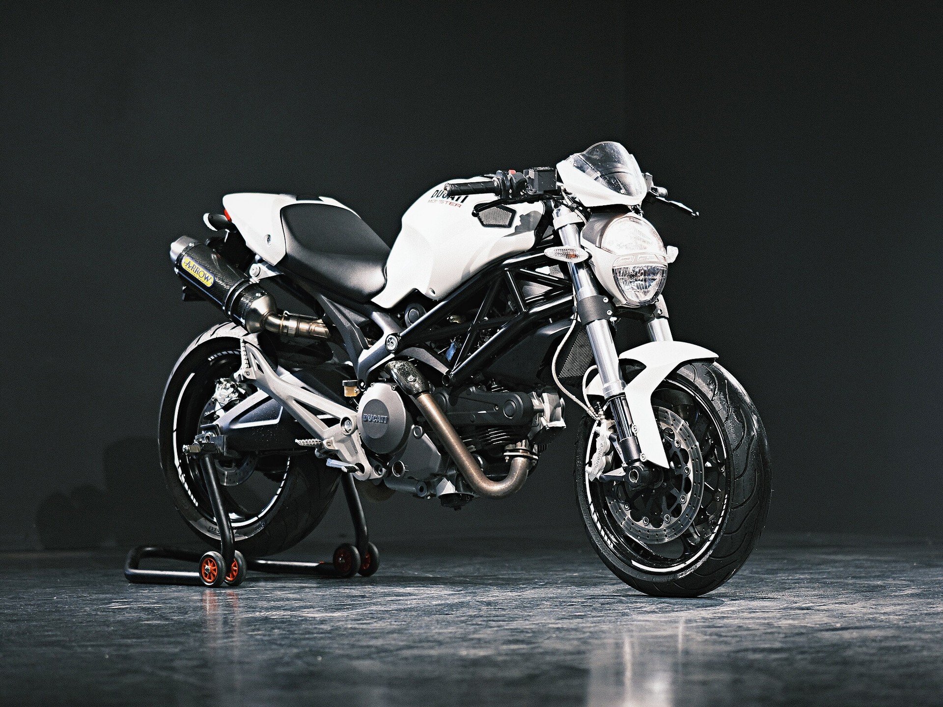 DUCATI Monster 696M plus