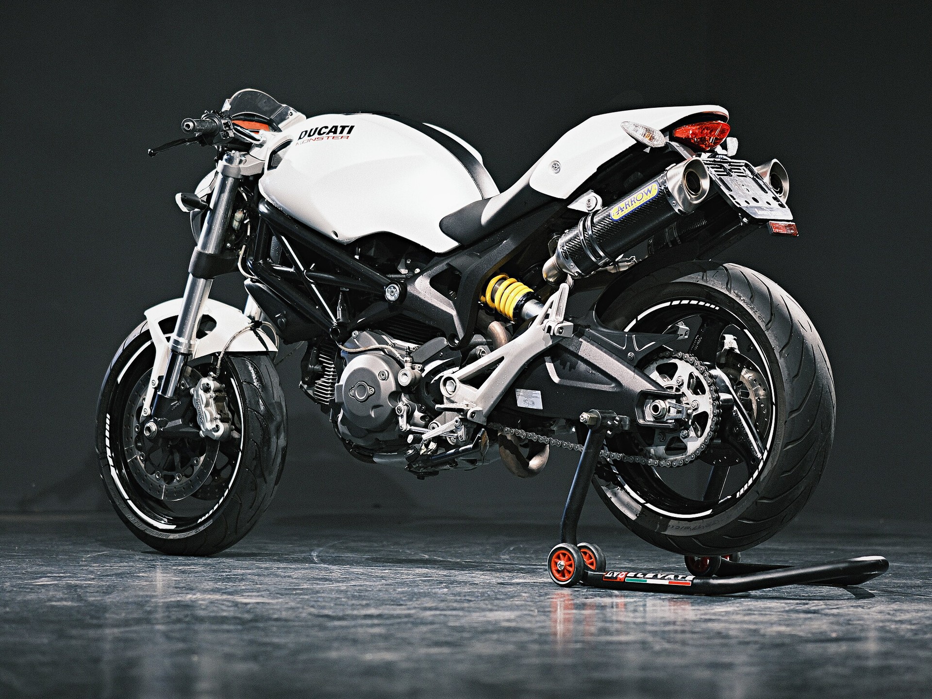 DUCATI Monster 696M plus - 5