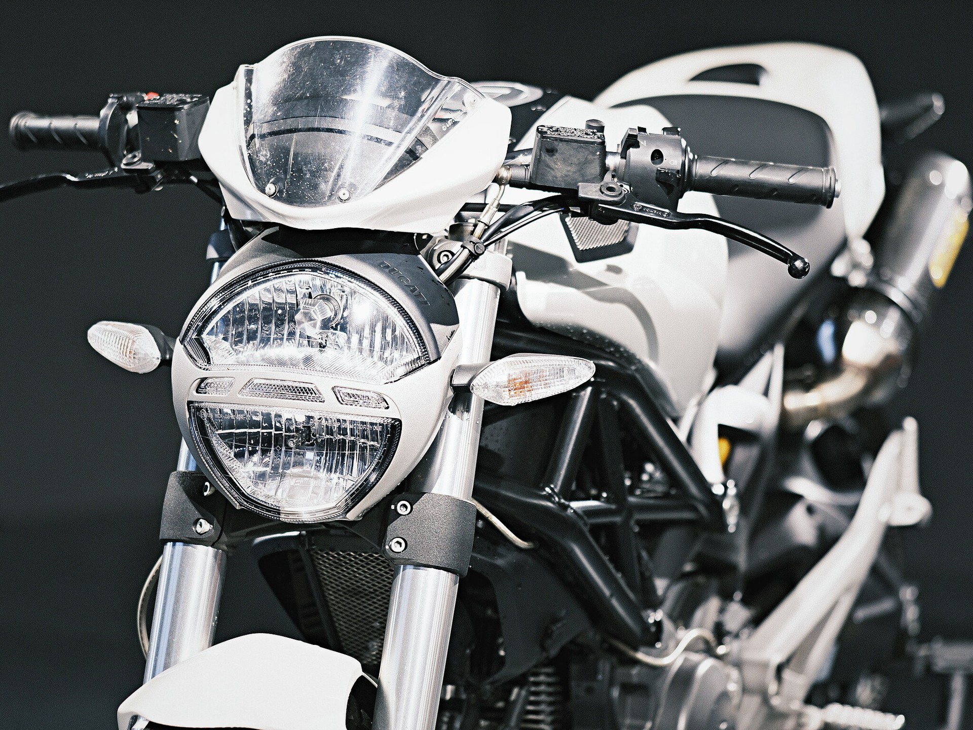 DUCATI Monster 696M plus - 6