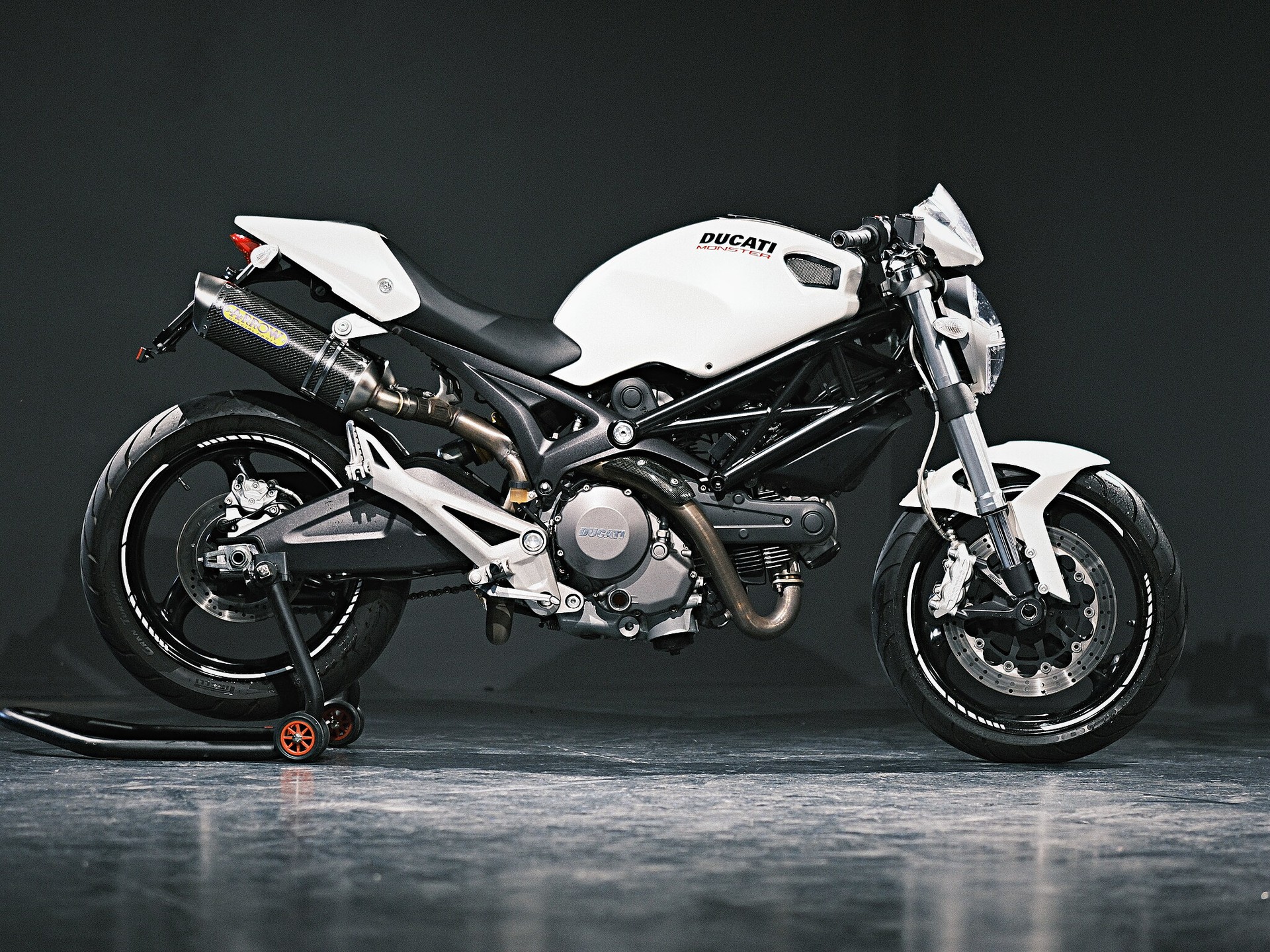 DUCATI Monster 696M plus - 2