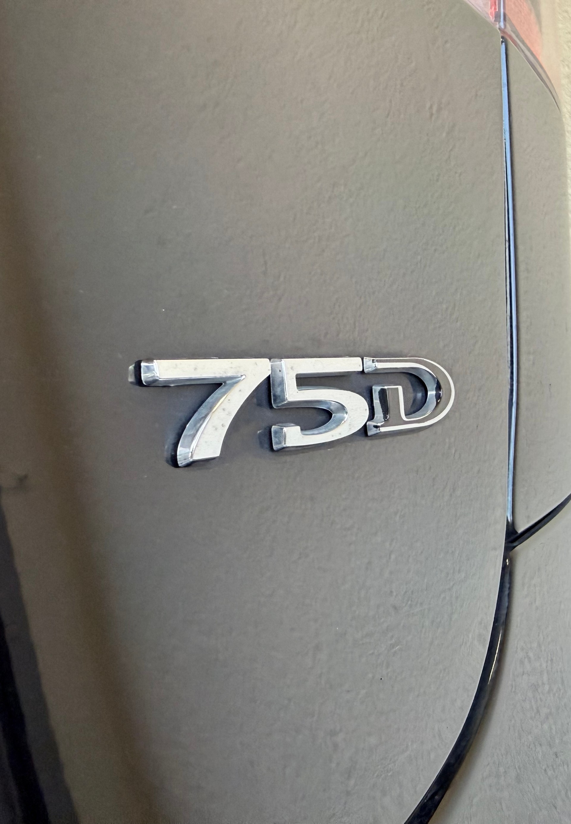 TESLA Model S 75 D - 14