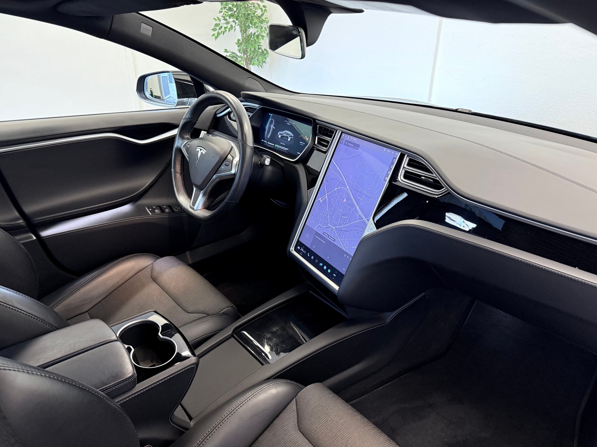 TESLA Model S 75 D - 18