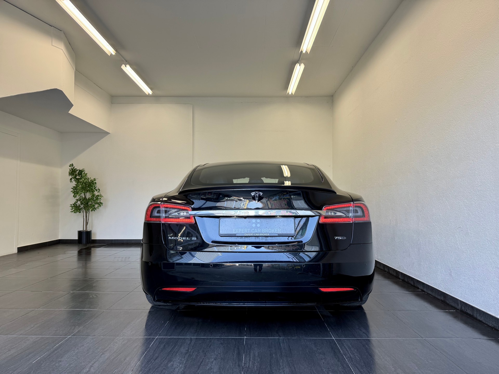 TESLA Model S 75 D - 11