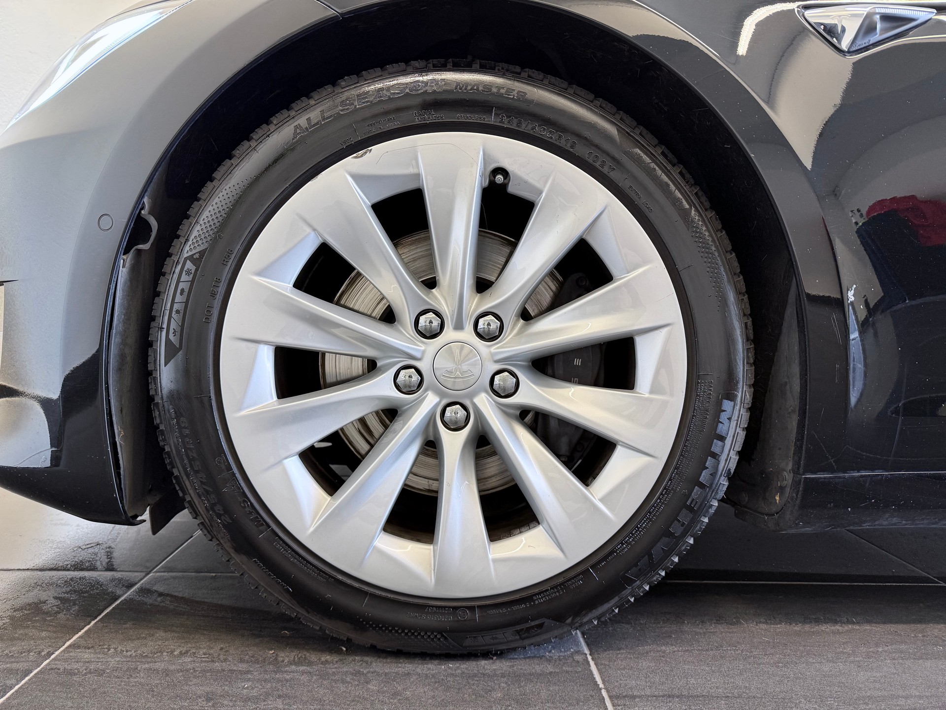 TESLA Model S 75 D - 6