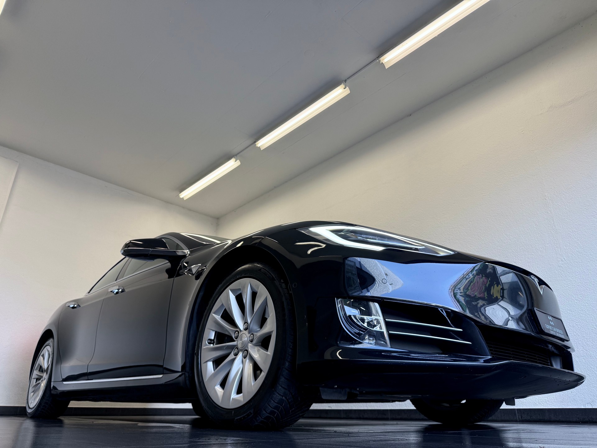 TESLA Model S 75 D - 3