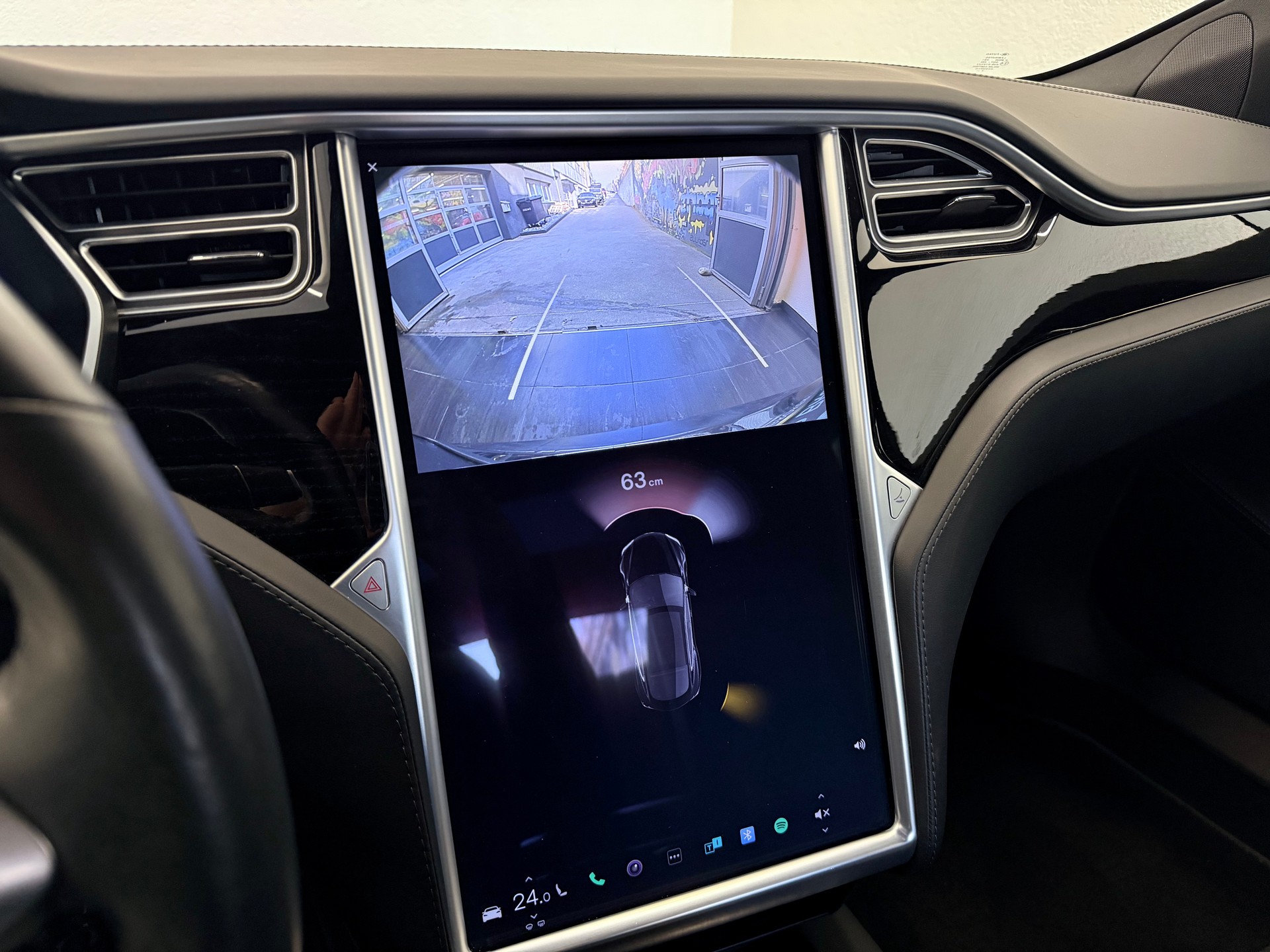 TESLA Model S 75 D - 28