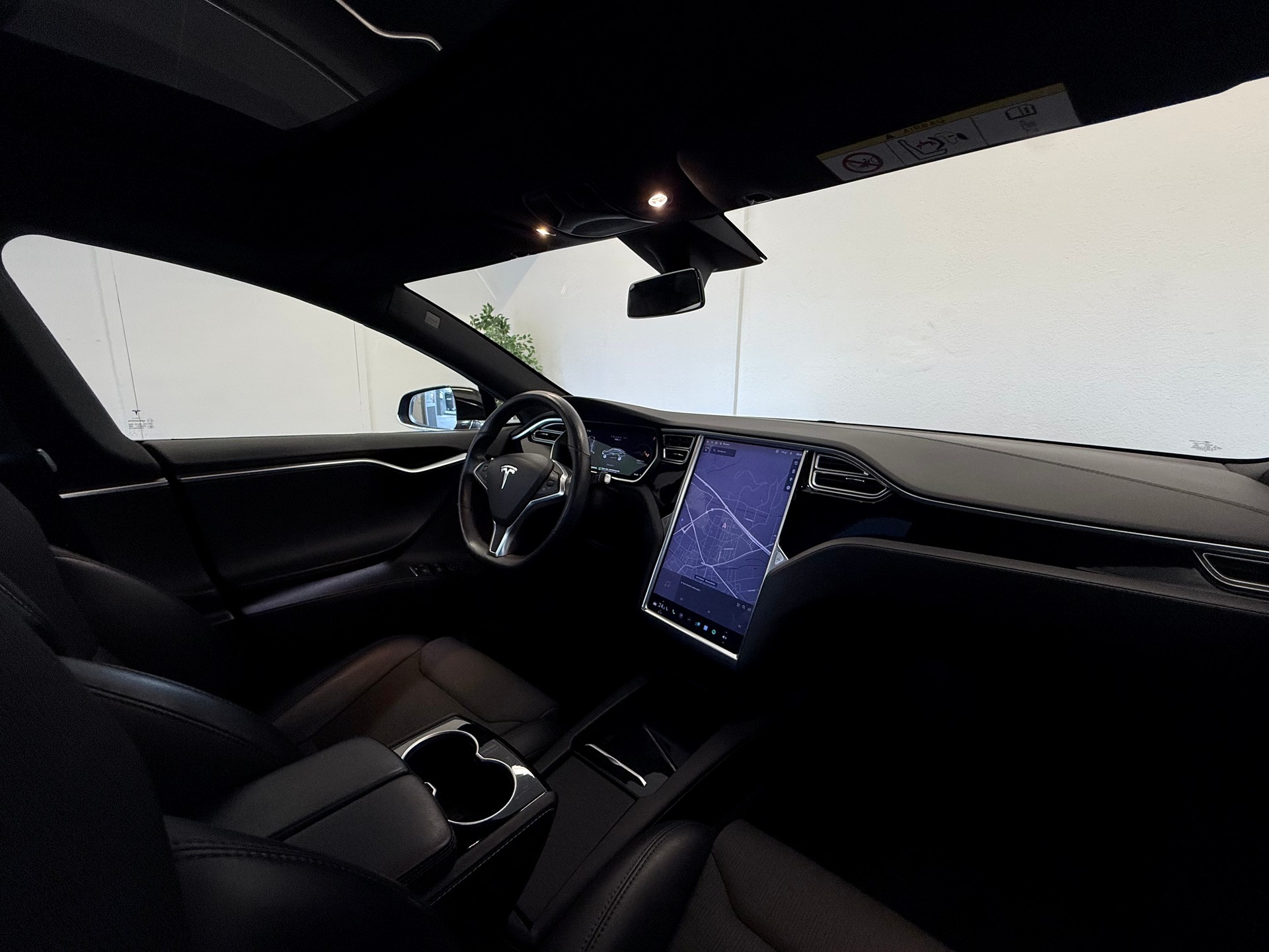 TESLA Model S 75 D - 17