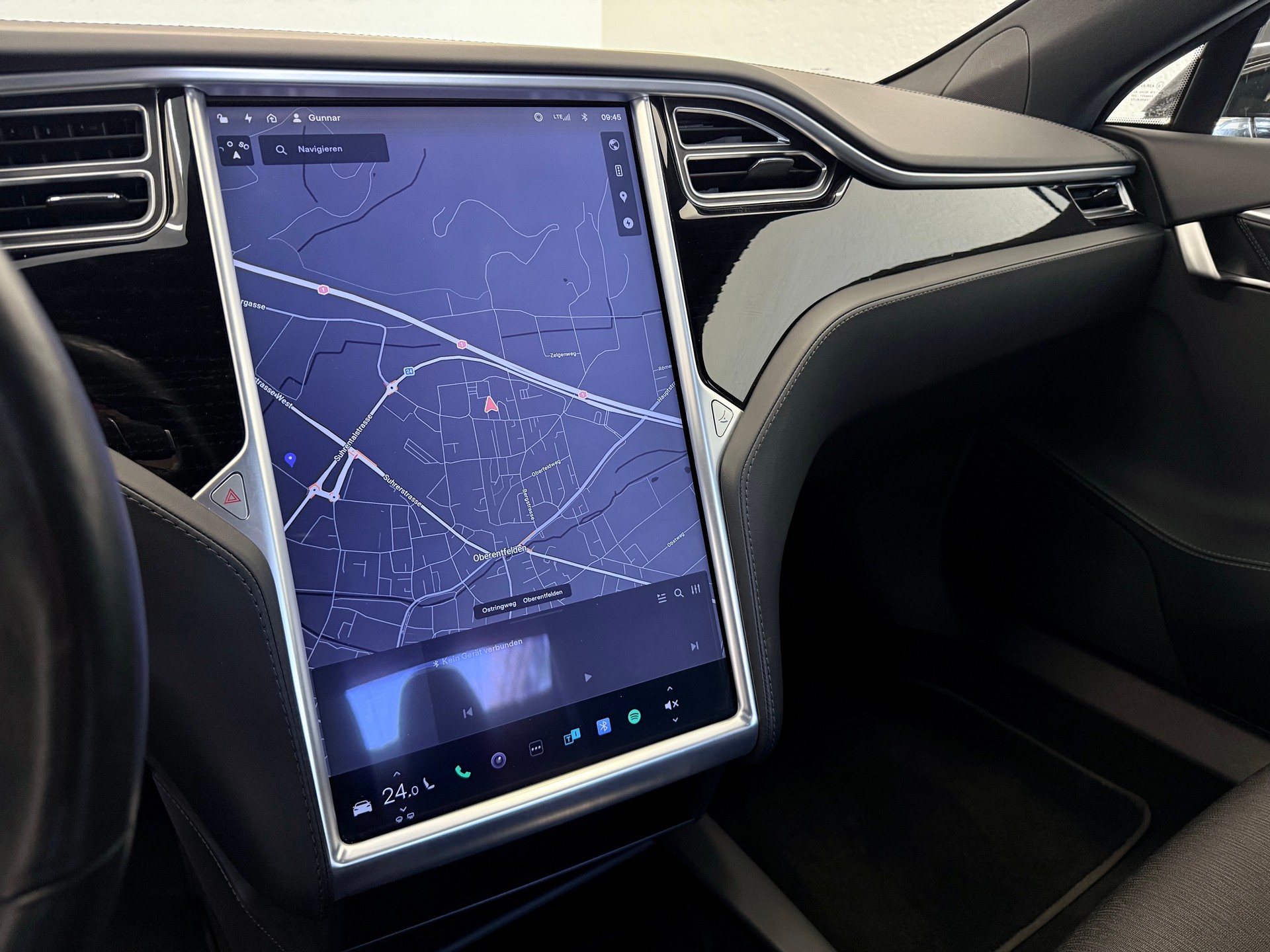 TESLA Model S 75 D - 24