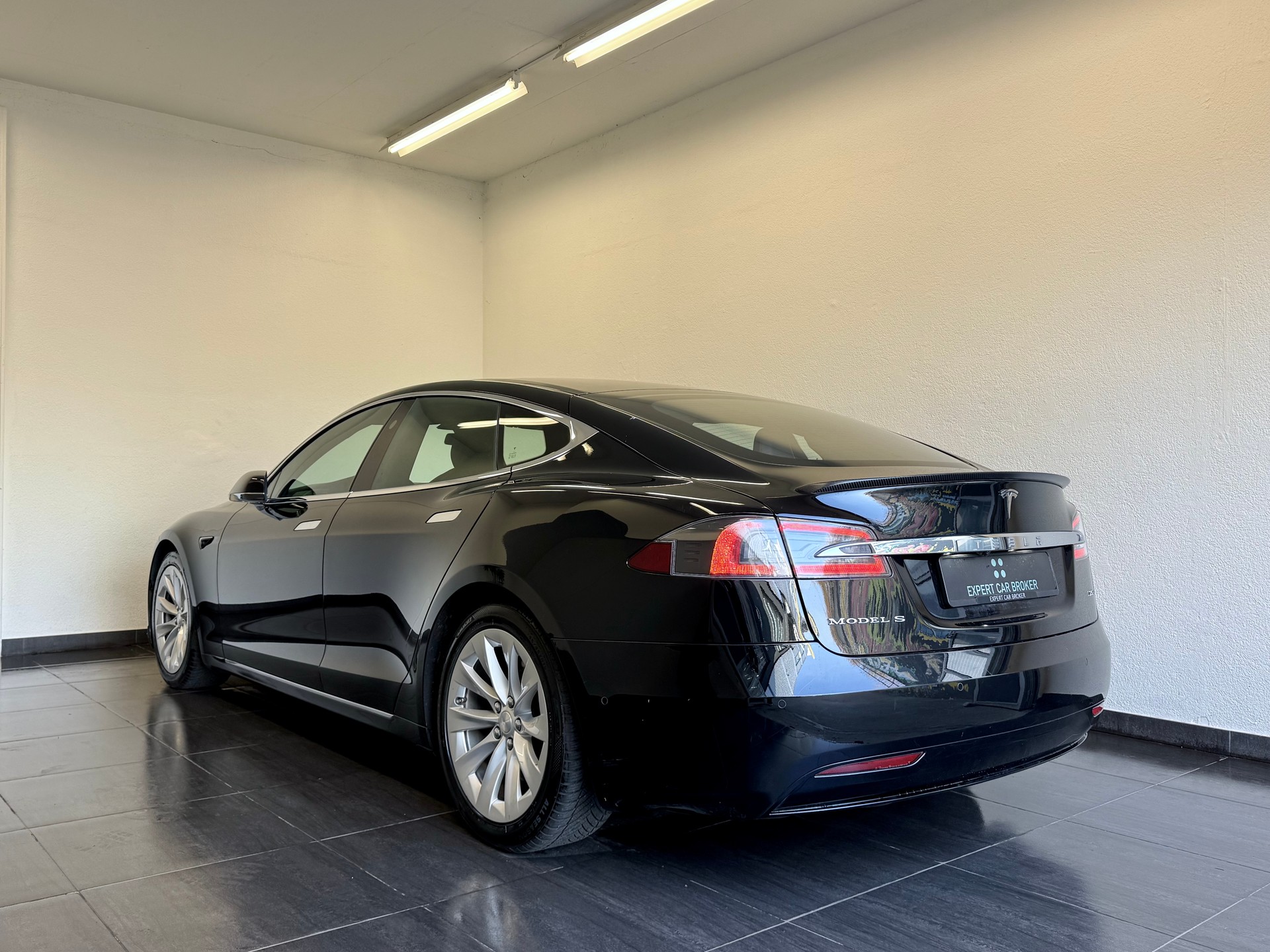 TESLA Model S 75 D - 10