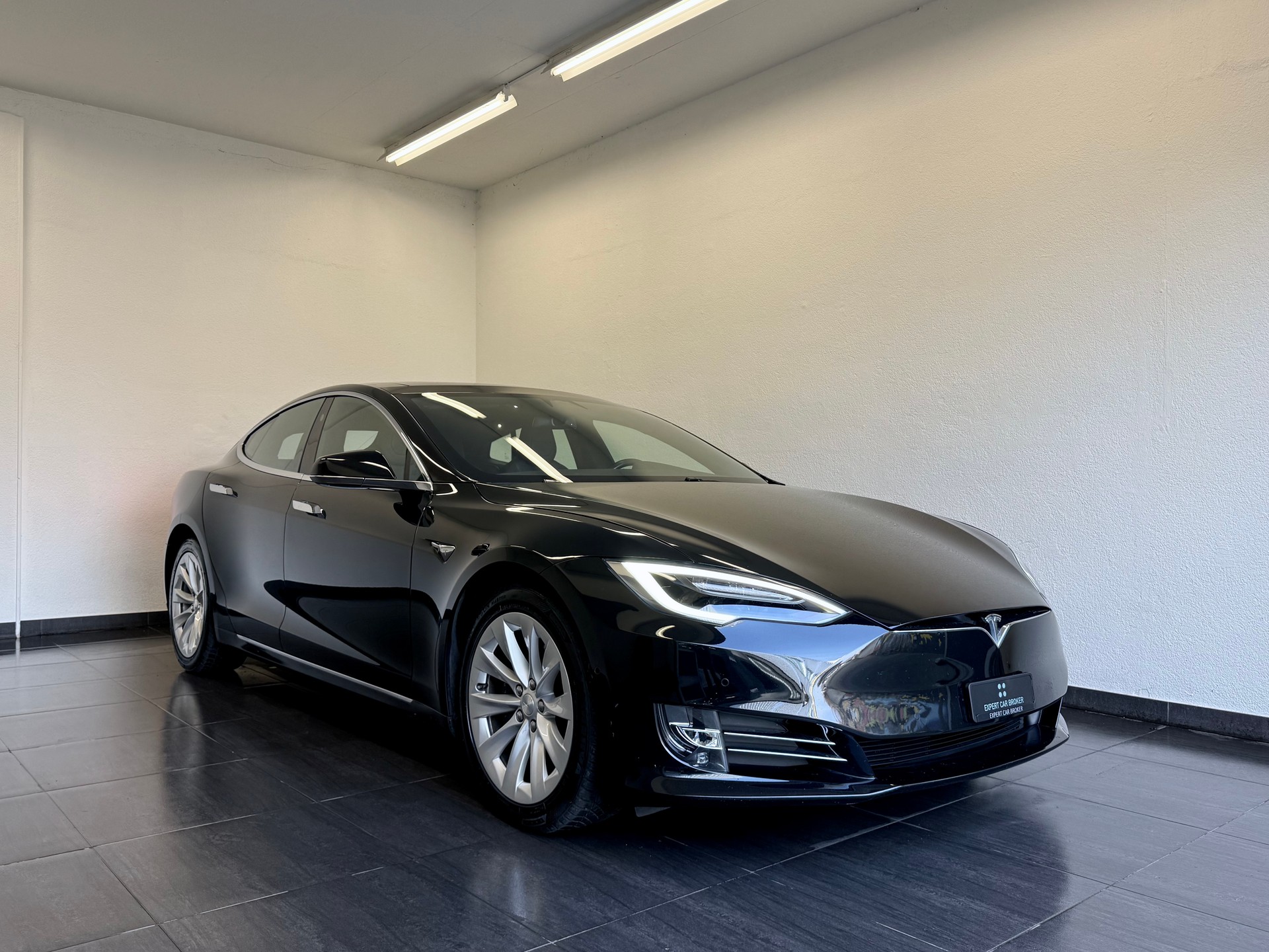 TESLA Model S 75 D - 2