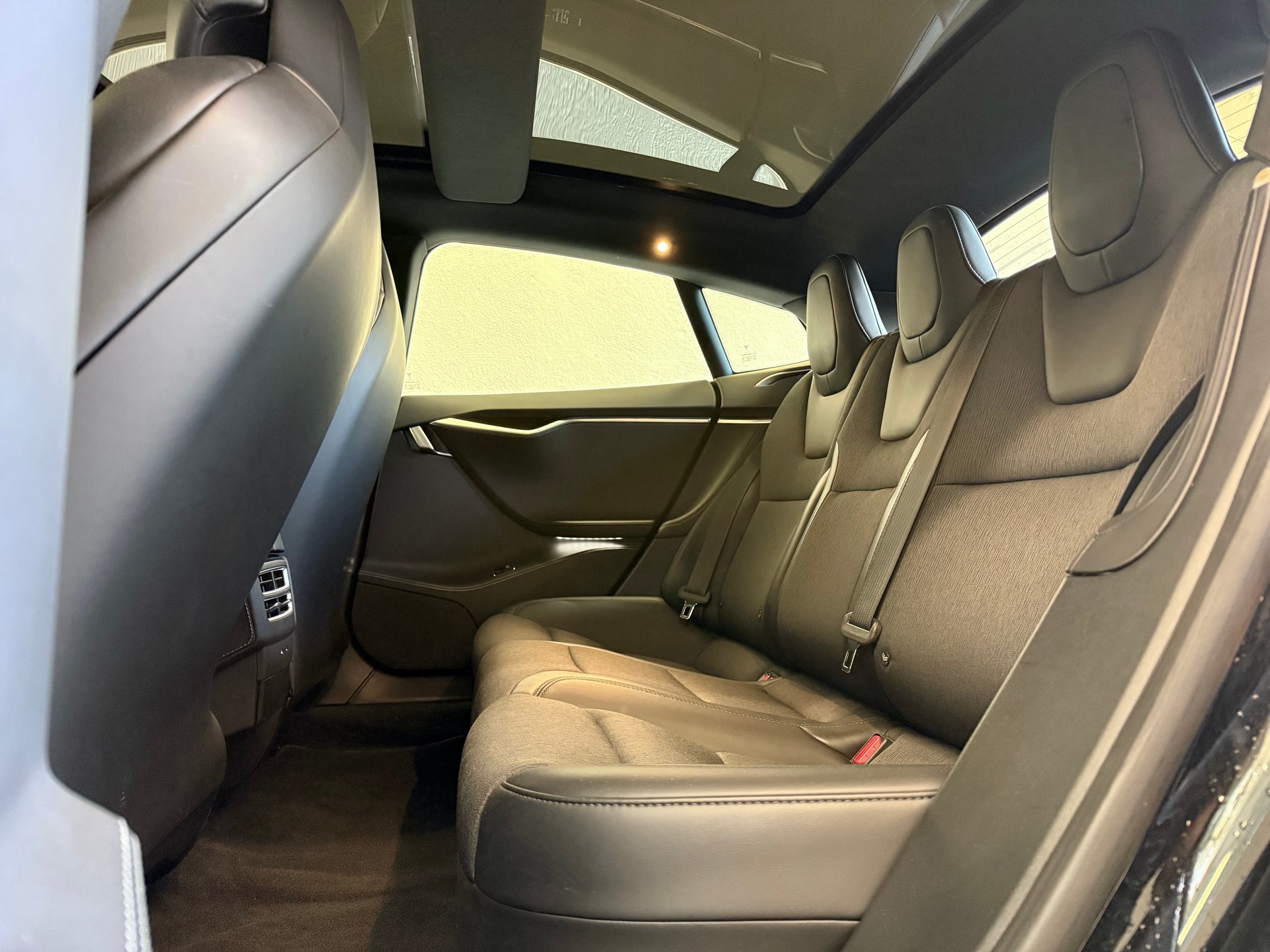 TESLA Model S 75 D - 15