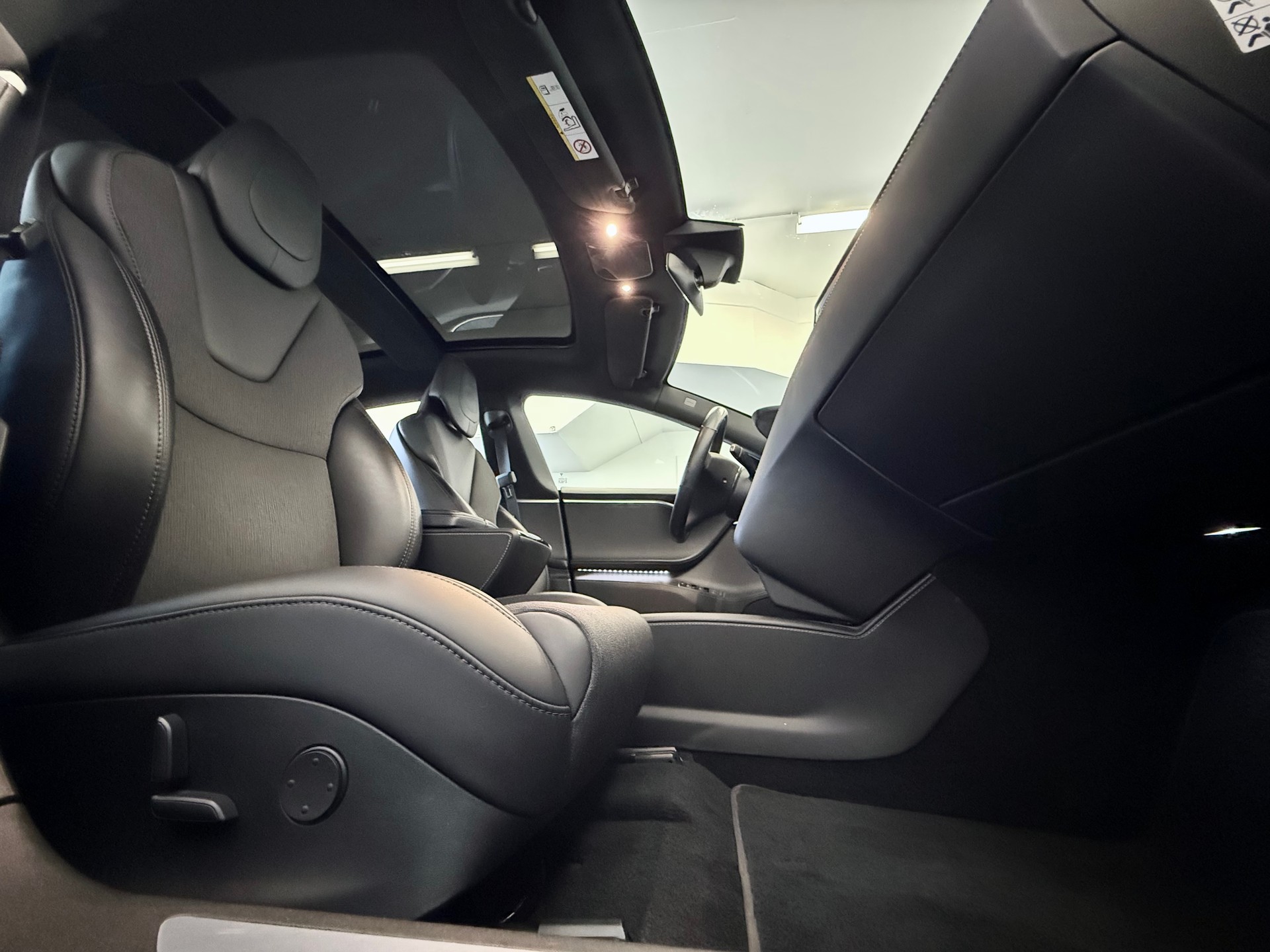 TESLA Model S 75 D - 19