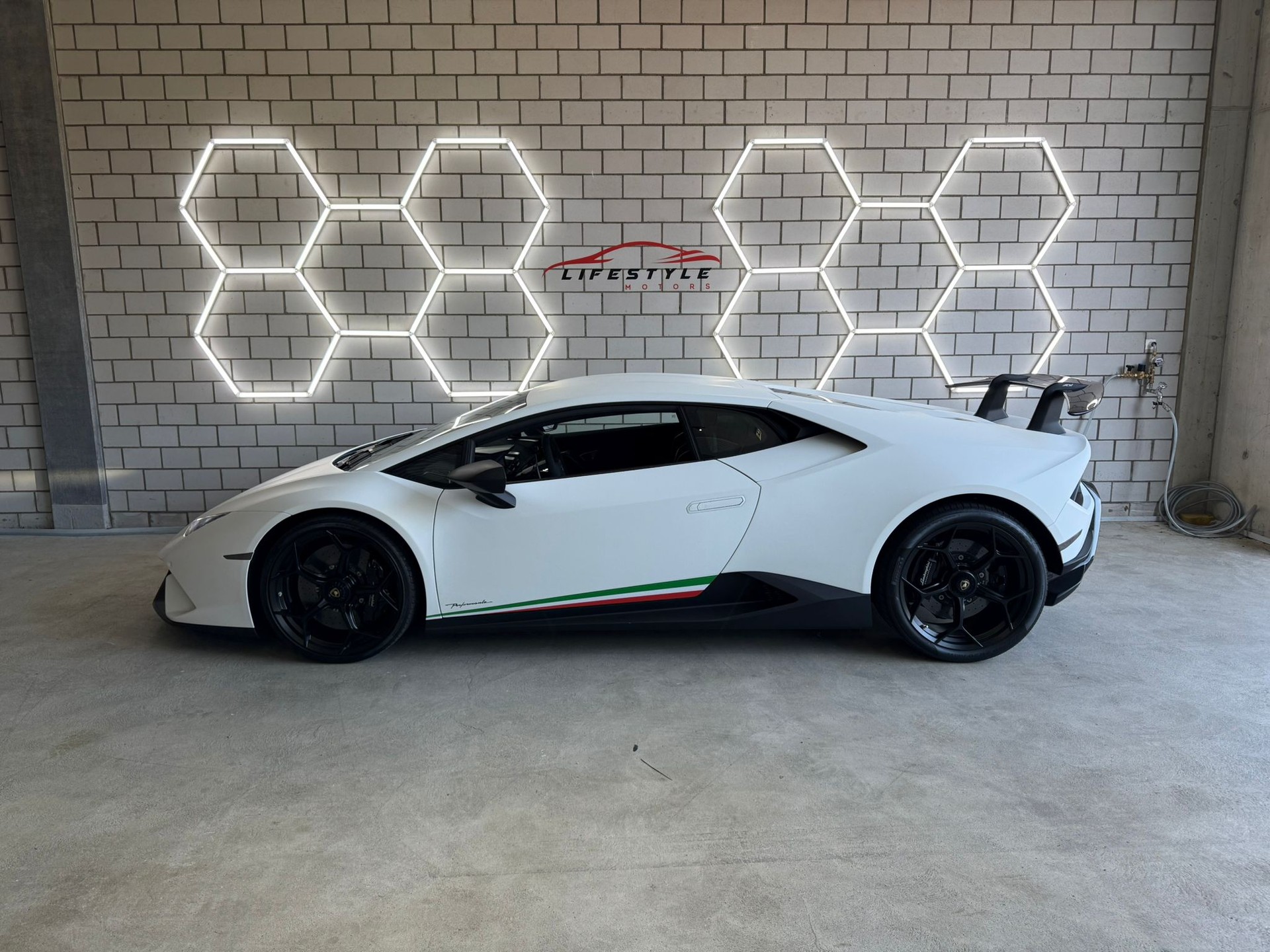 LAMBORGHINI Huracan LP640-4 Coupé Performante DCT - 2