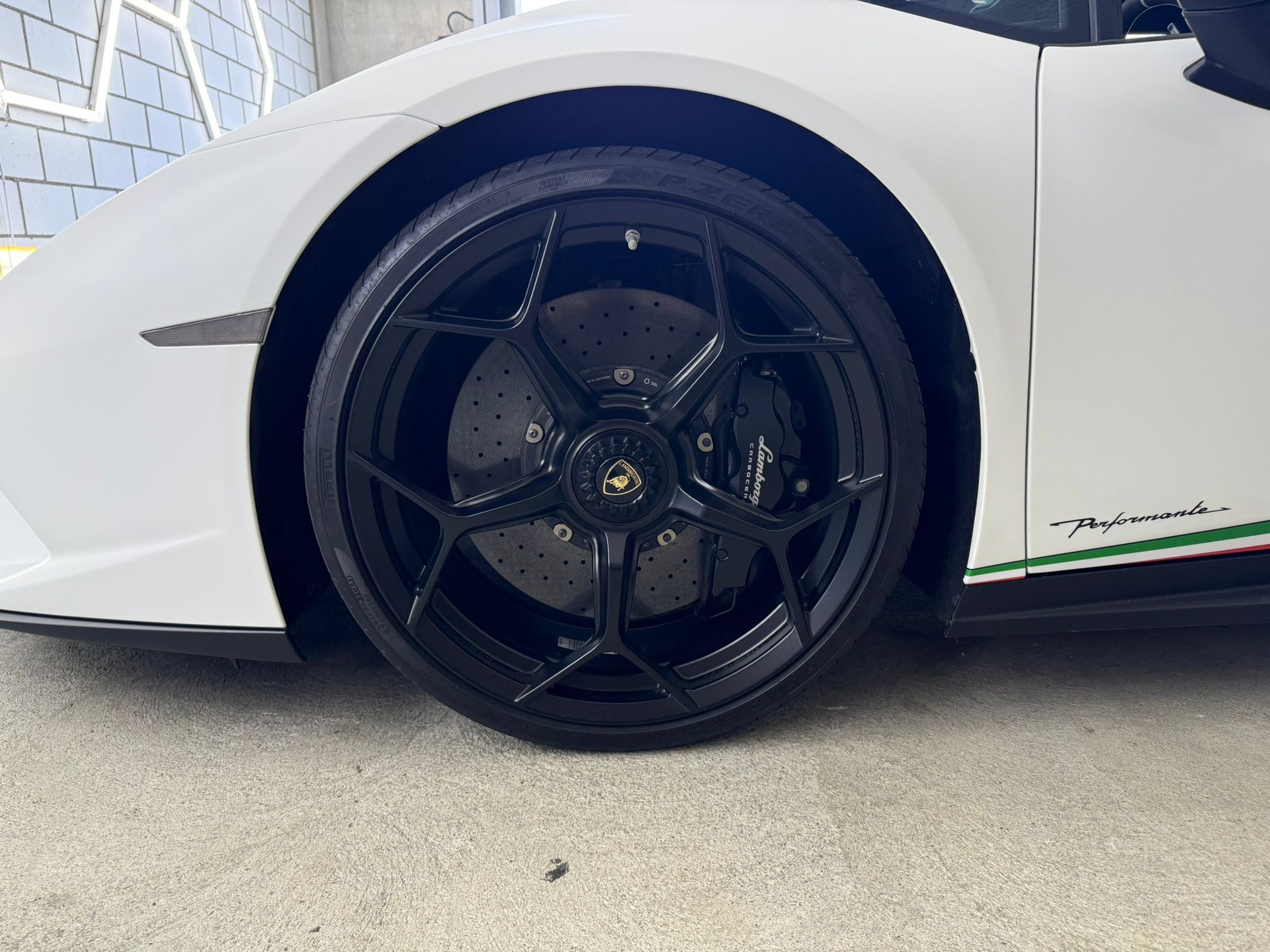 LAMBORGHINI Huracan LP640-4 Coupé Performante DCT - 16