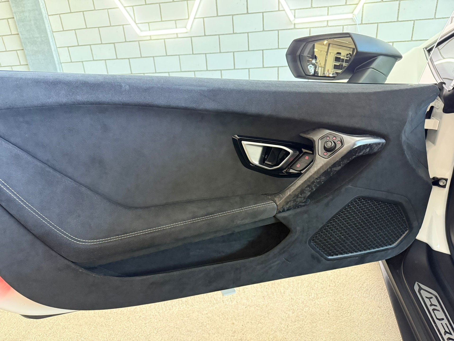 LAMBORGHINI Huracan LP640-4 Coupé Performante DCT - 8