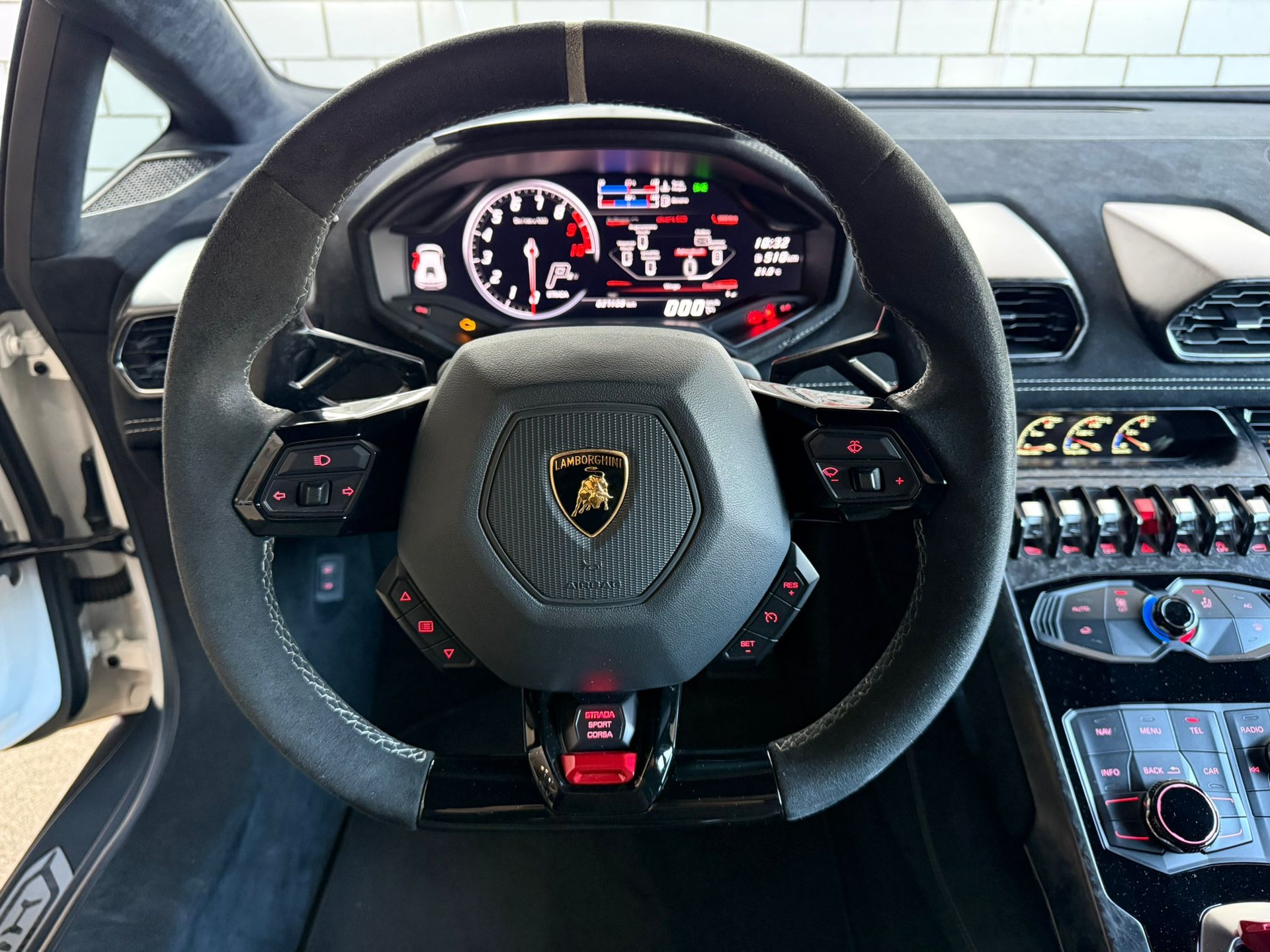 LAMBORGHINI Huracan LP640-4 Coupé Performante DCT - 11