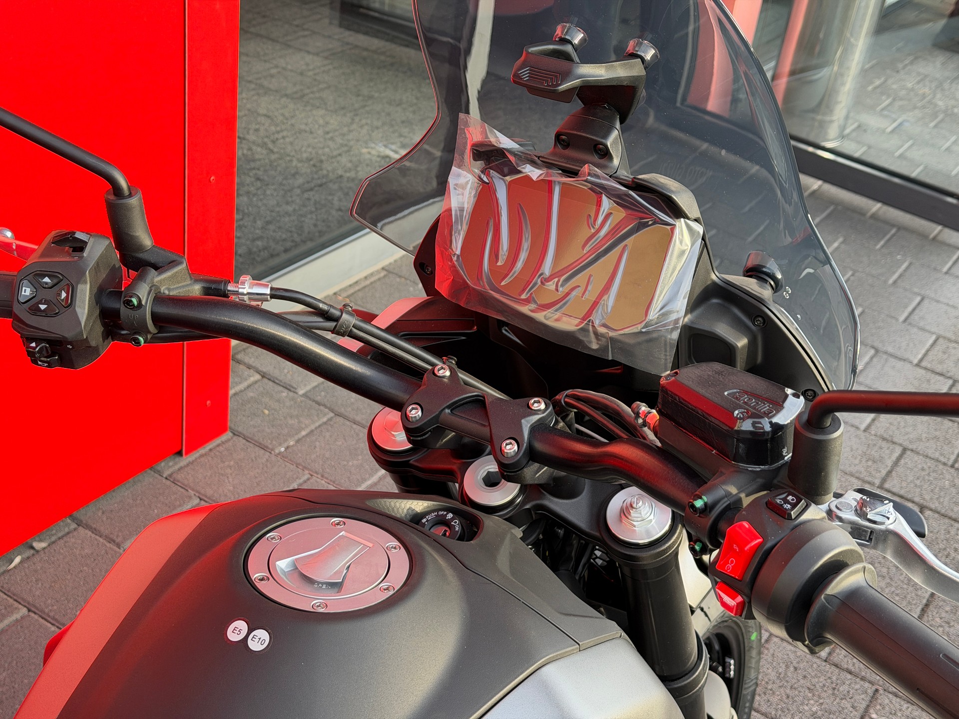 MOTO GUZZI V85 TT Strada E5+ - 8