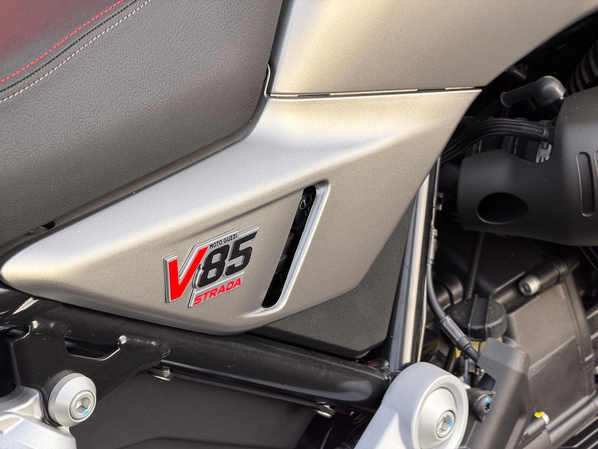 MOTO GUZZI V85 TT Strada E5+ - 5