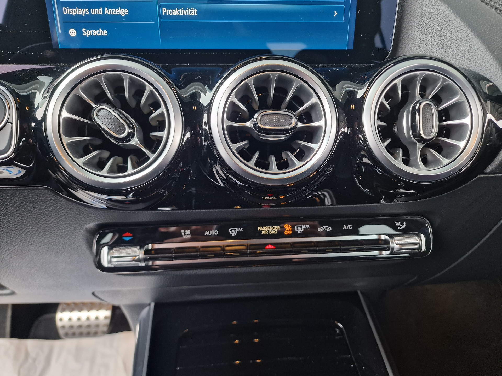 MERCEDES-BENZ GLA 220 4Matic 8G-DCT AMG Line 8xAlu Multibeam - 22