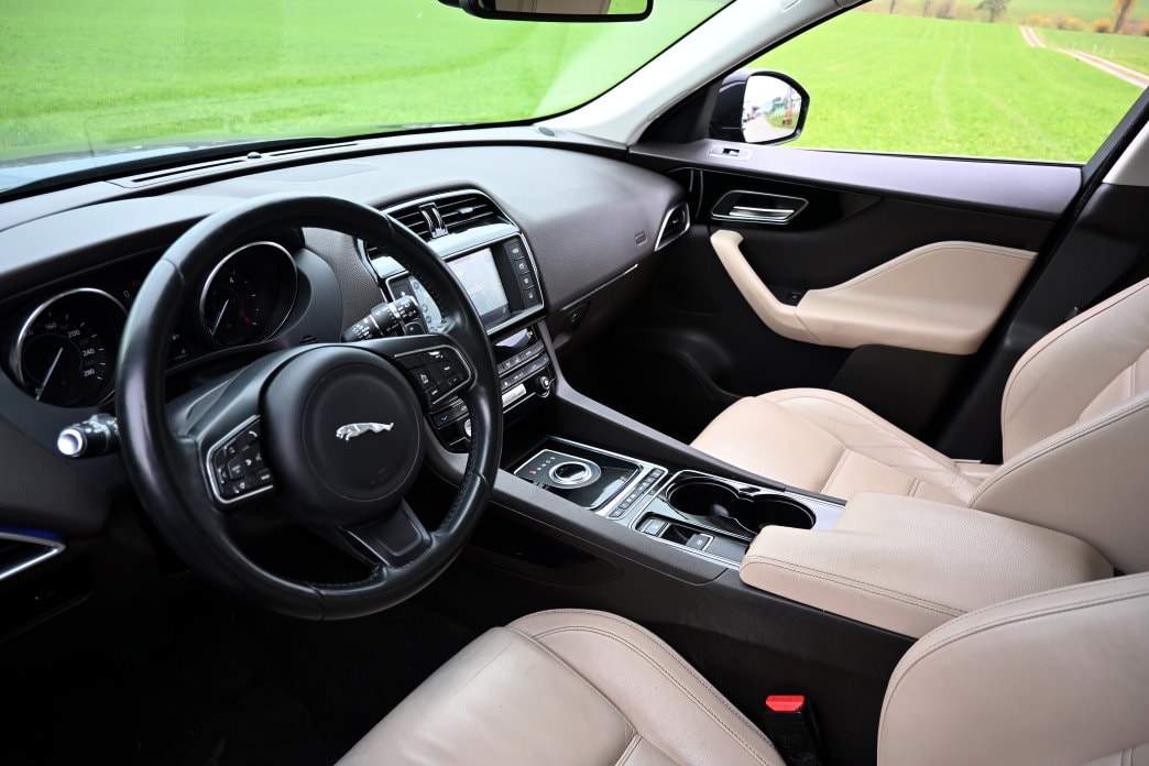 JAGUAR F-Pace 2.0d Prestige AWD Automatik - 8