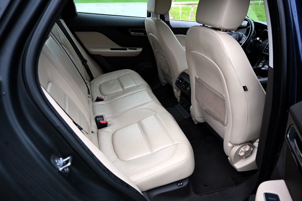 JAGUAR F-Pace 2.0d Prestige AWD Automatik - 6