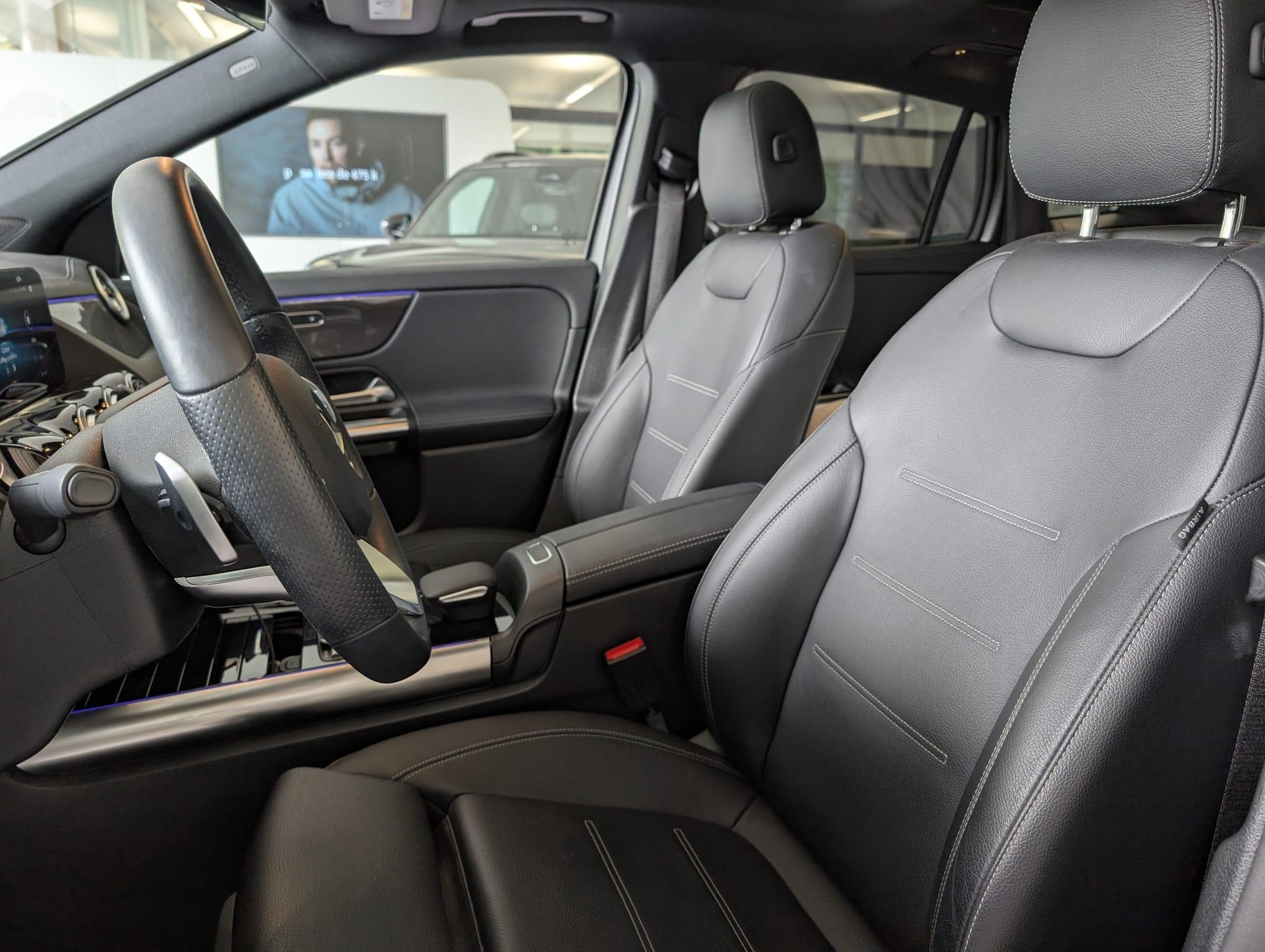 MERCEDES-BENZ GLA 250 AMG Line 4matic - 16