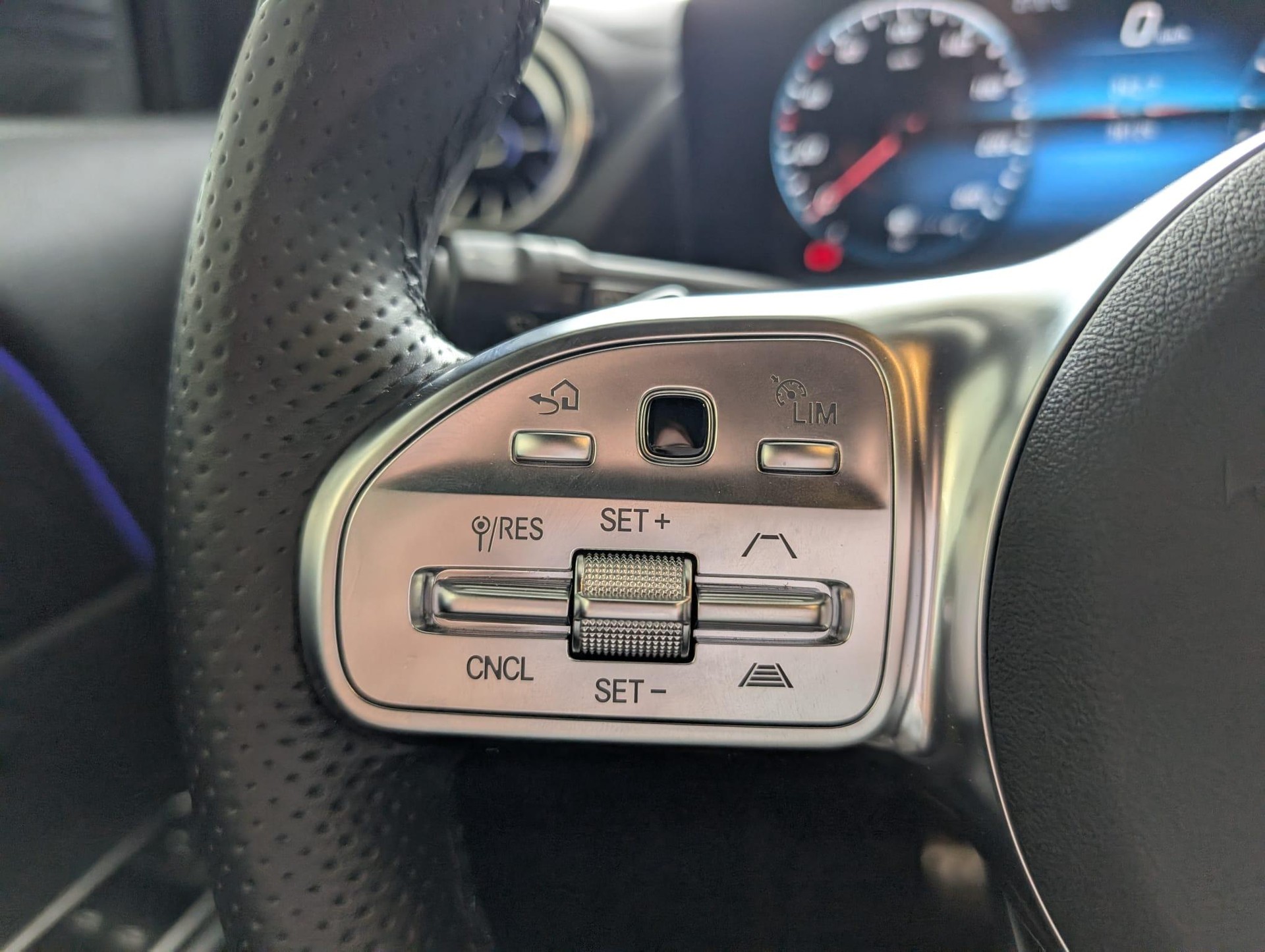 MERCEDES-BENZ GLA 250 AMG Line 4matic - 12
