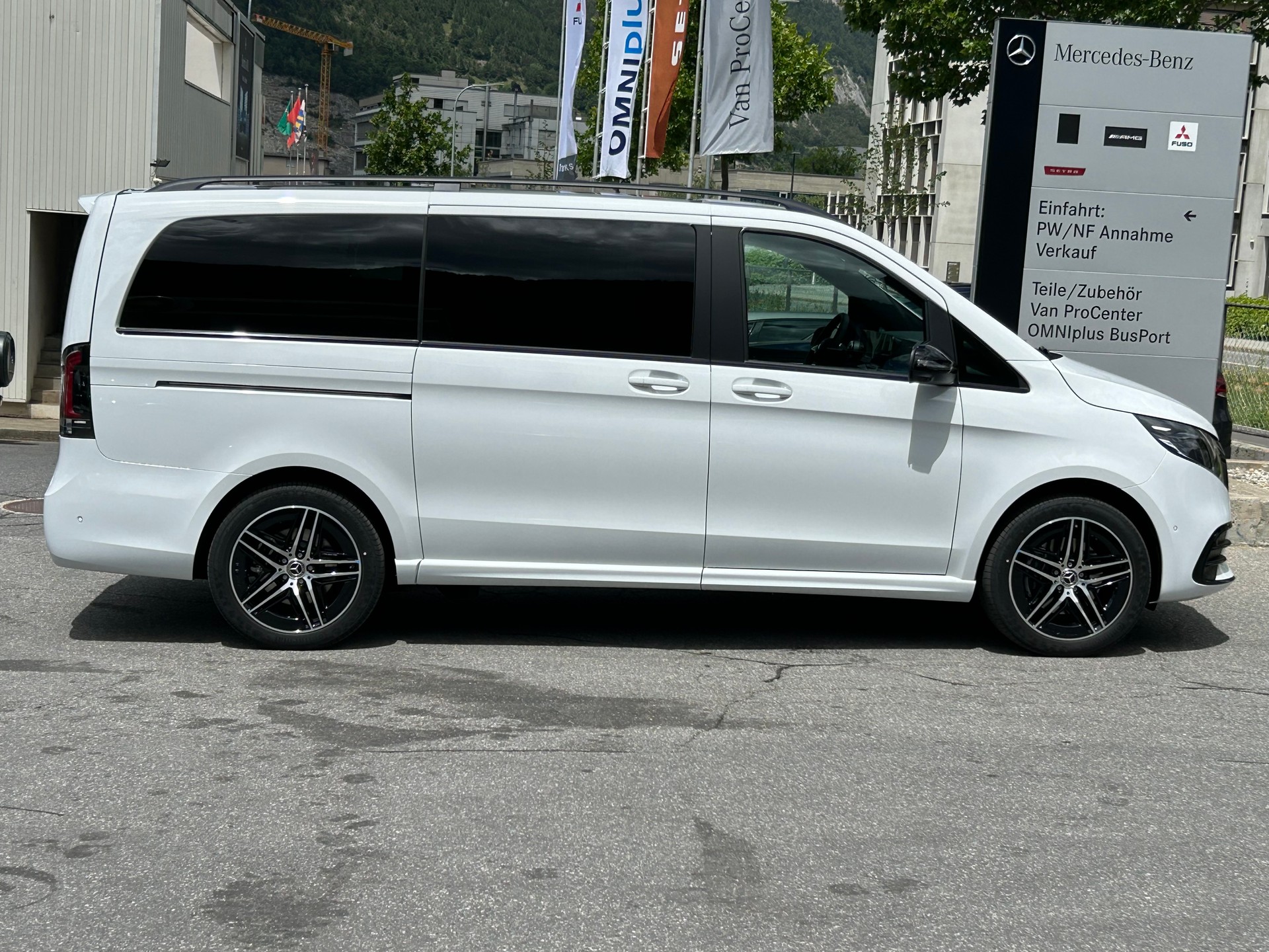 MERCEDES-BENZ V 300d Exclusive Lang SWISS EDITION 4Matic - 14