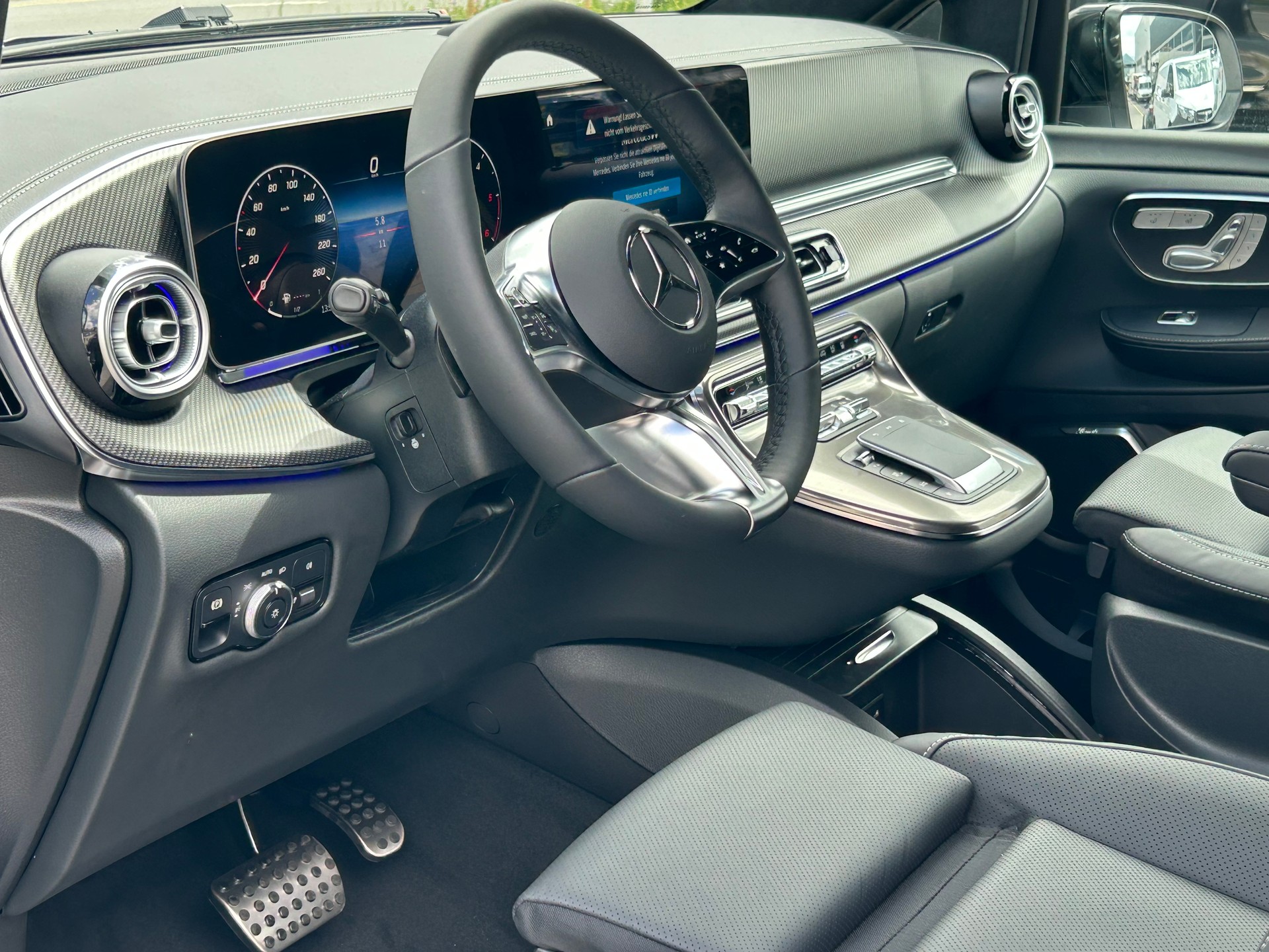 MERCEDES-BENZ V 300d Exclusive Lang SWISS EDITION 4Matic - 16