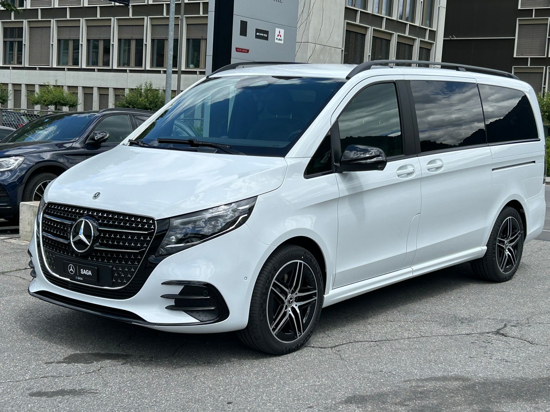 MERCEDES-BENZ V 300d Exclusive Lang SWISS EDITION 4Matic - 3