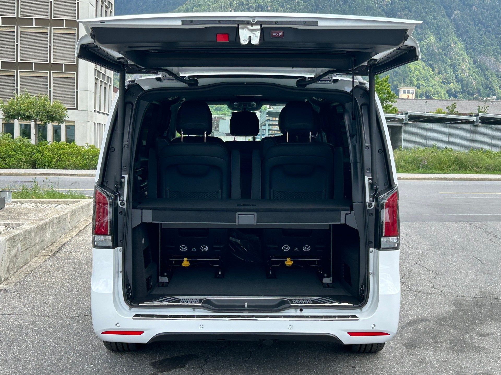 MERCEDES-BENZ V 300d Exclusive Lang SWISS EDITION 4Matic - 11
