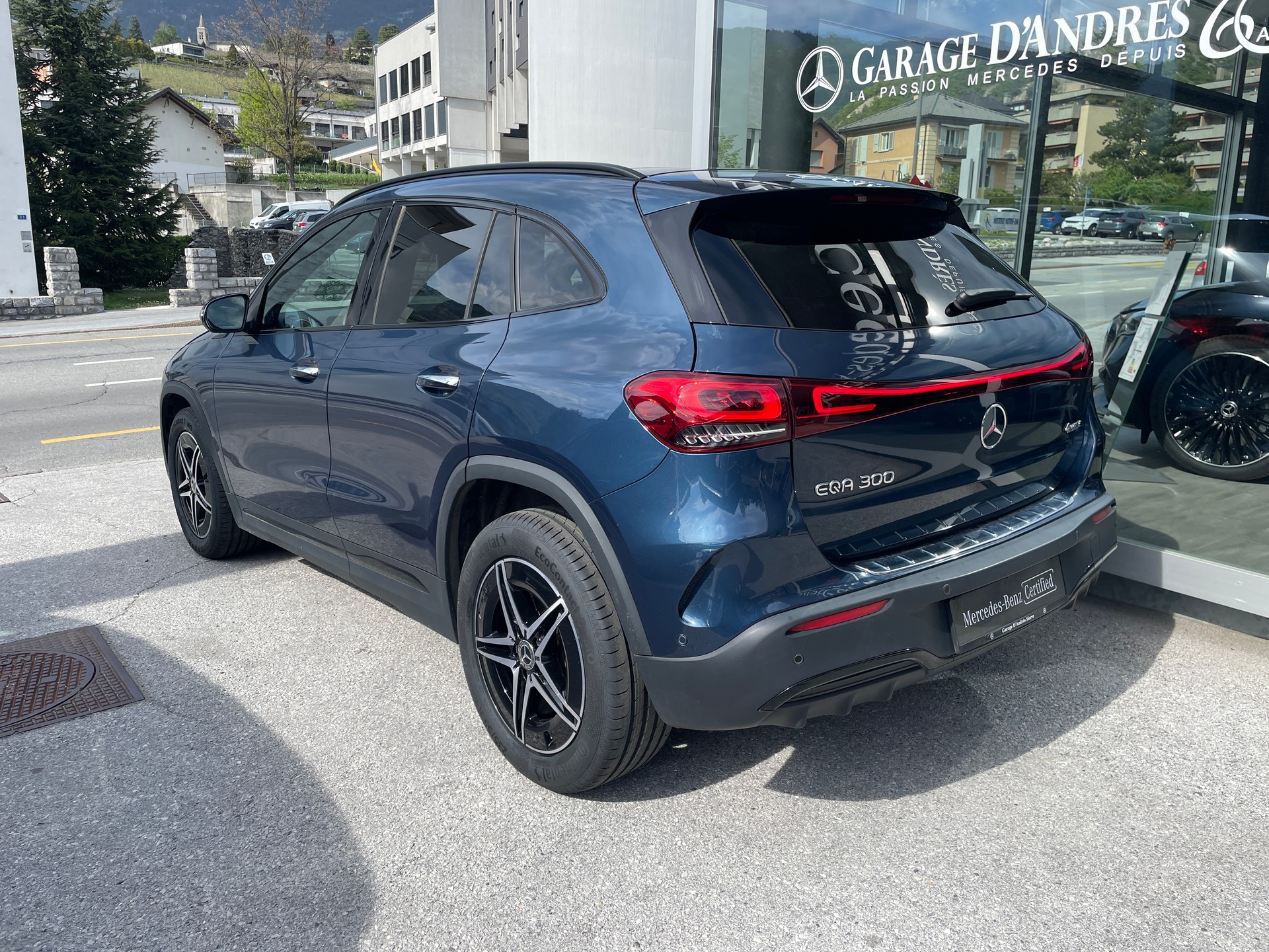 MERCEDES-BENZ EQA 300 AMG Line 4Matic - 4