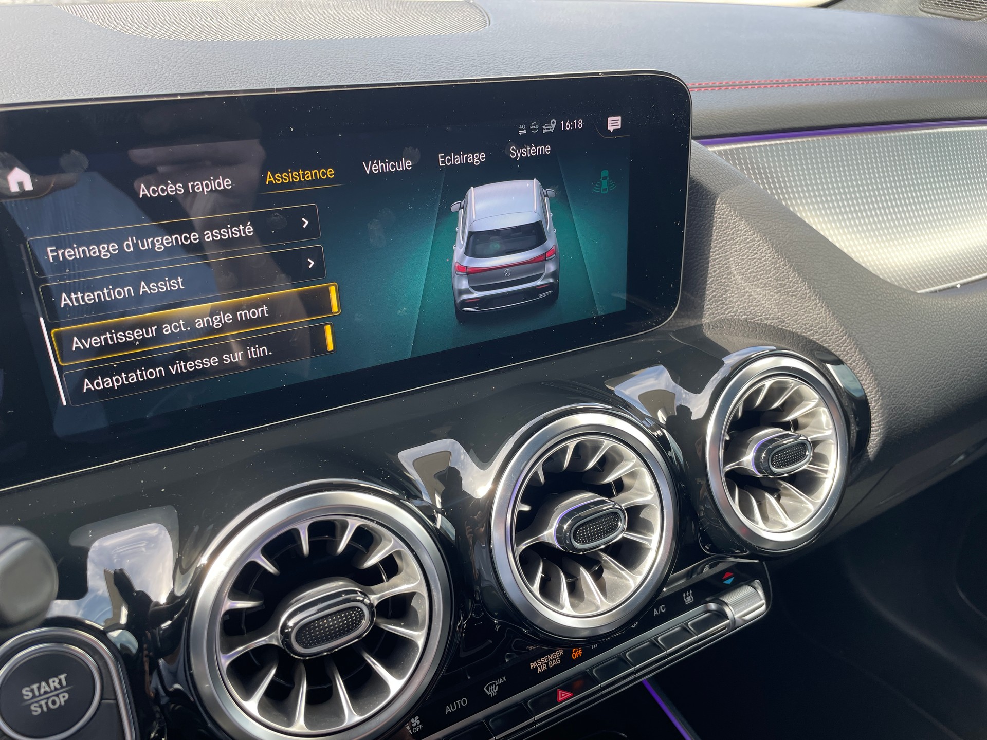 MERCEDES-BENZ EQA 300 AMG Line 4Matic - 18