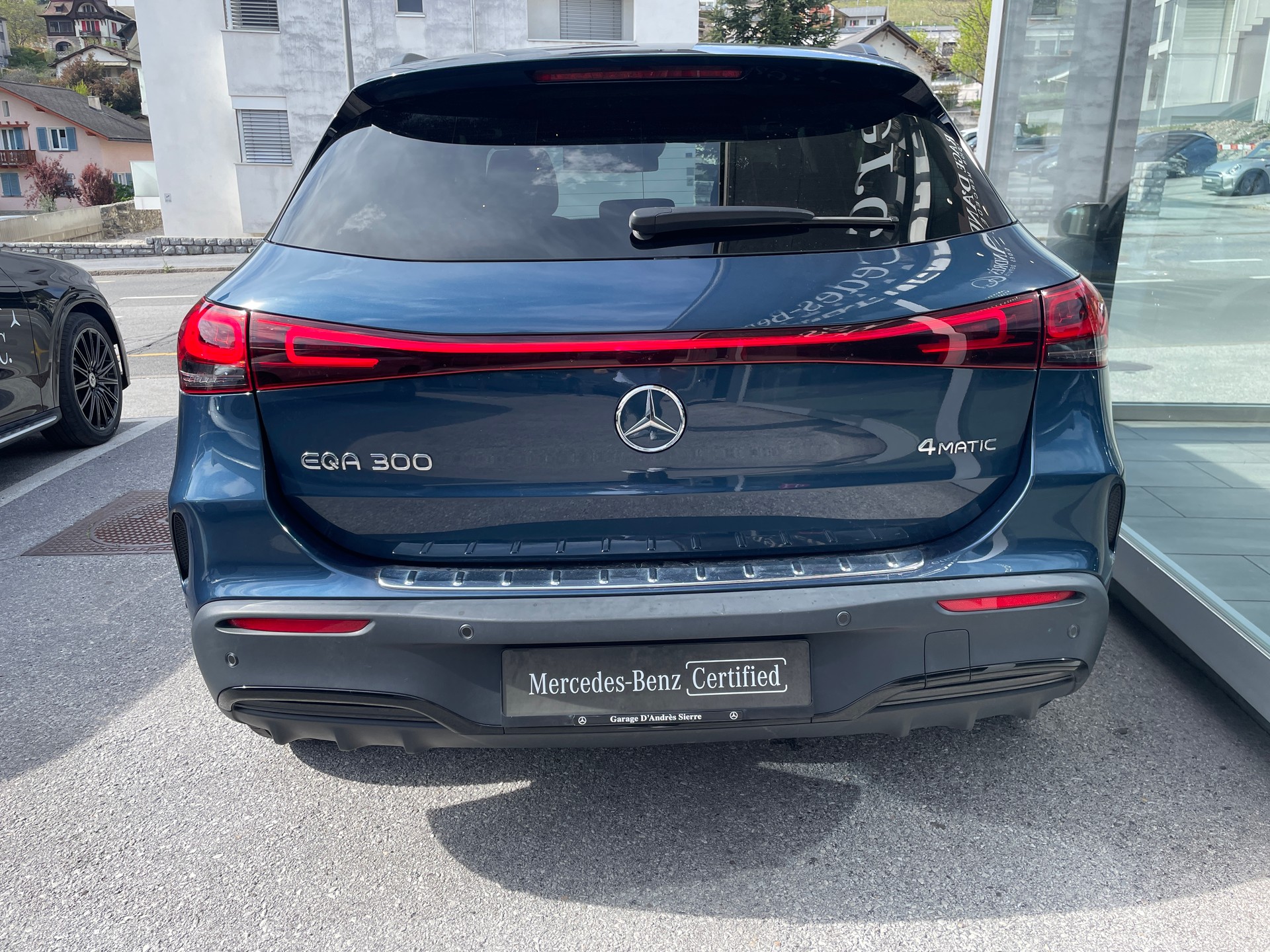 MERCEDES-BENZ EQA 300 AMG Line 4Matic - 5