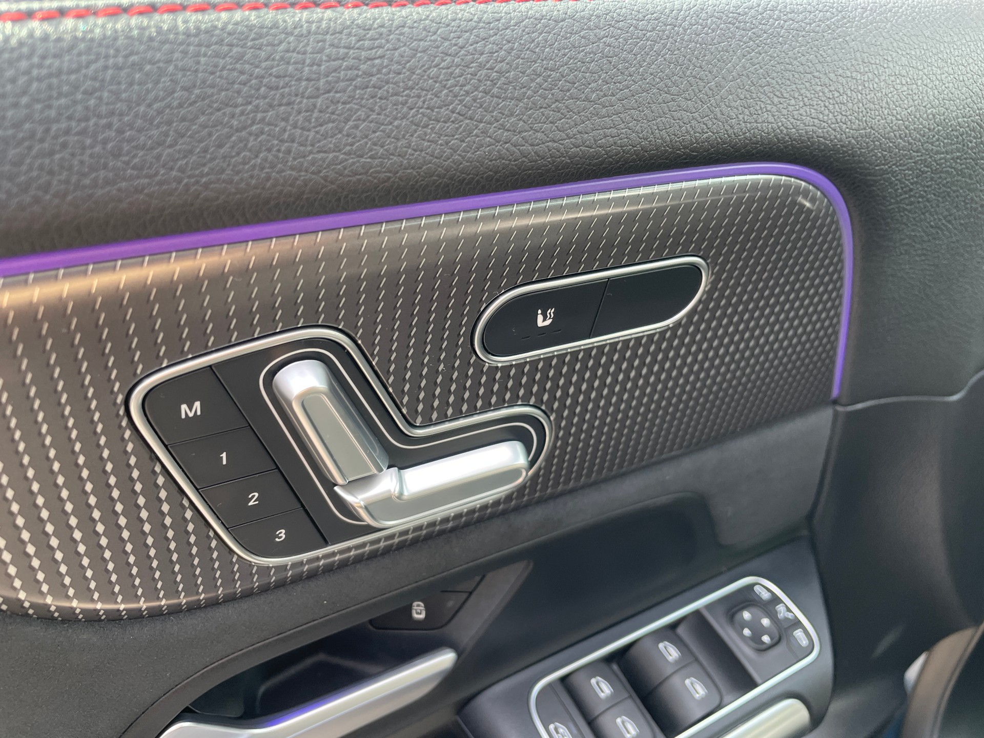 MERCEDES-BENZ EQA 300 AMG Line 4Matic - 13