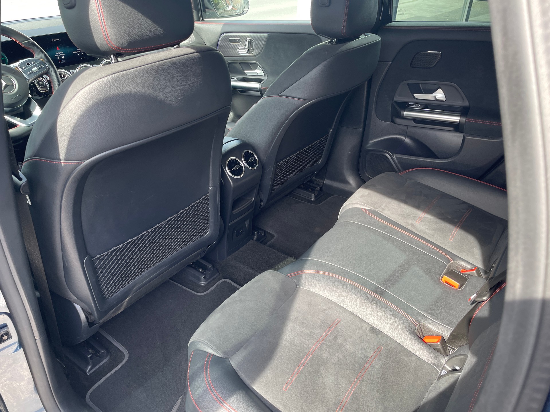 MERCEDES-BENZ EQA 300 AMG Line 4Matic - 11