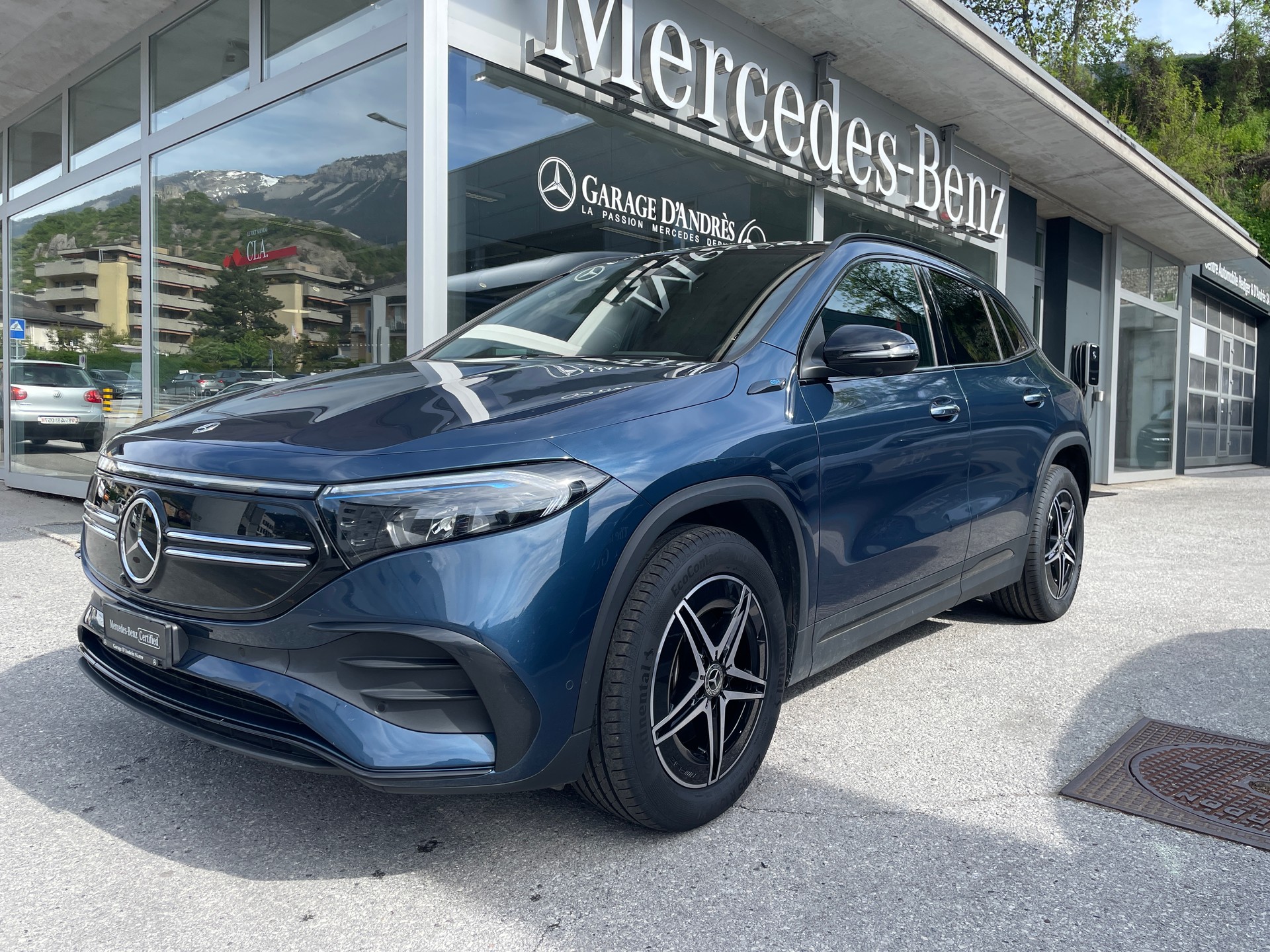 MERCEDES-BENZ EQA 300 AMG Line 4Matic