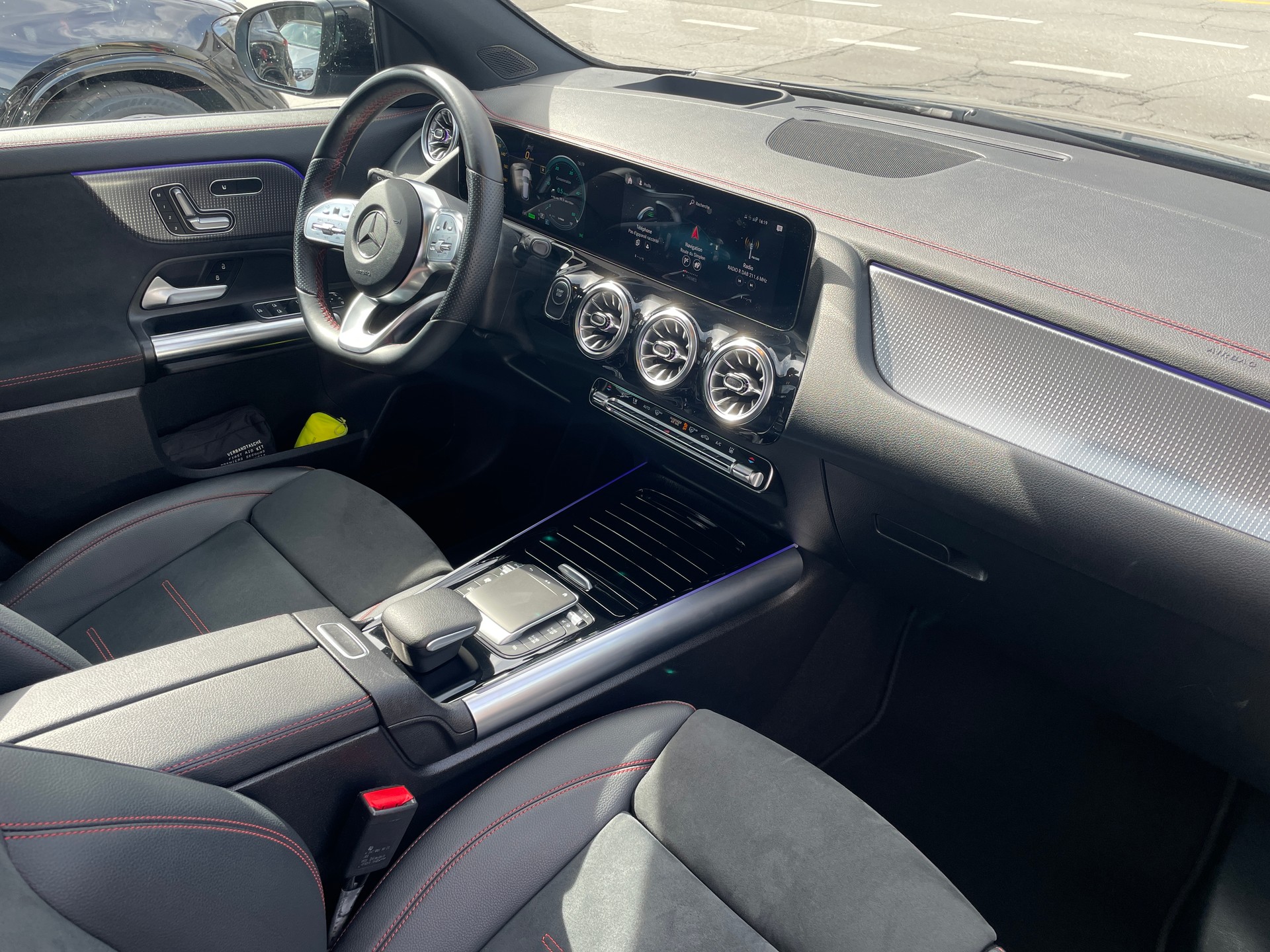 MERCEDES-BENZ EQA 300 AMG Line 4Matic - 21