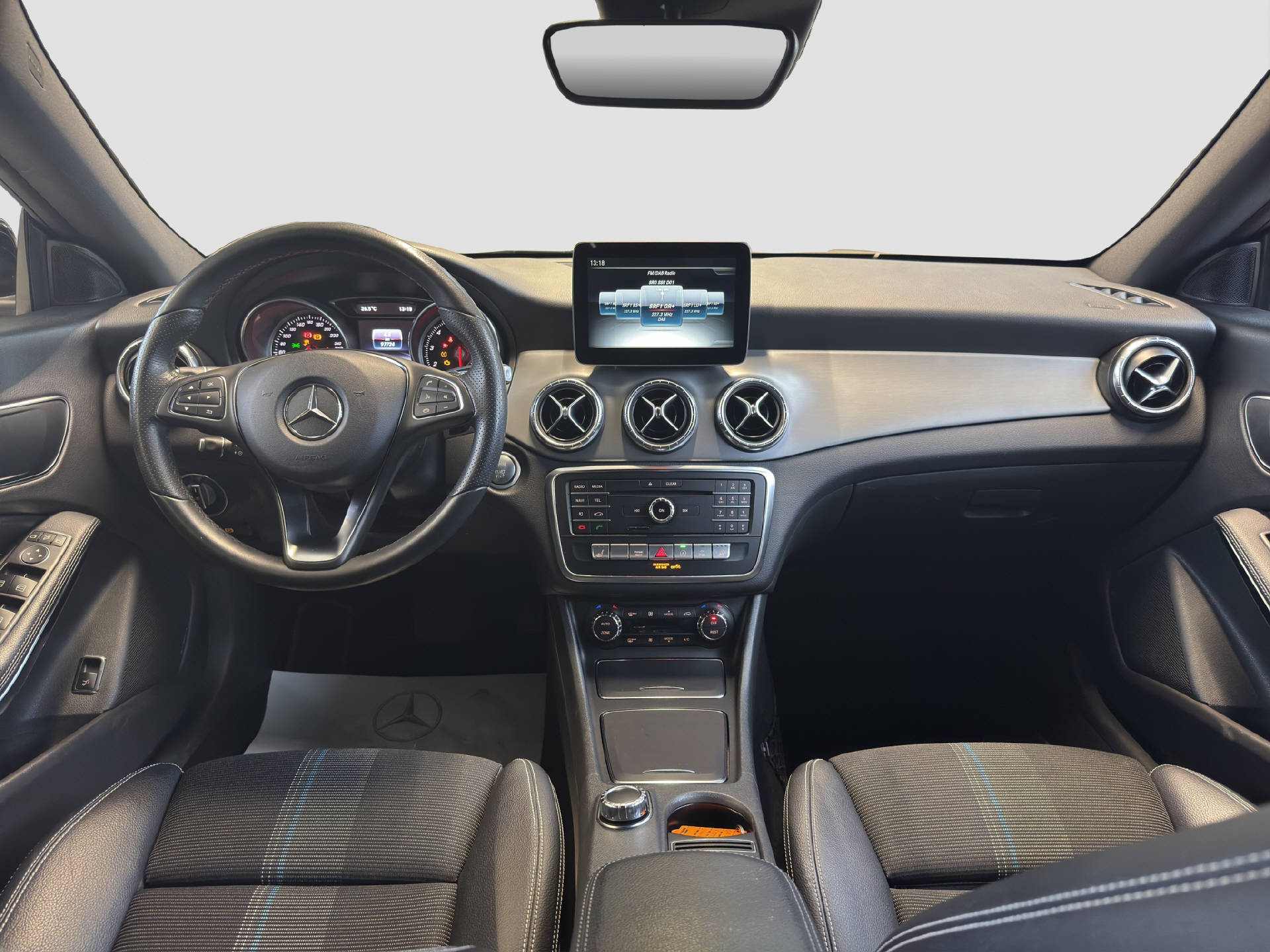 MERCEDES-BENZ CLA 200 Shooting Brake Night Star - 8