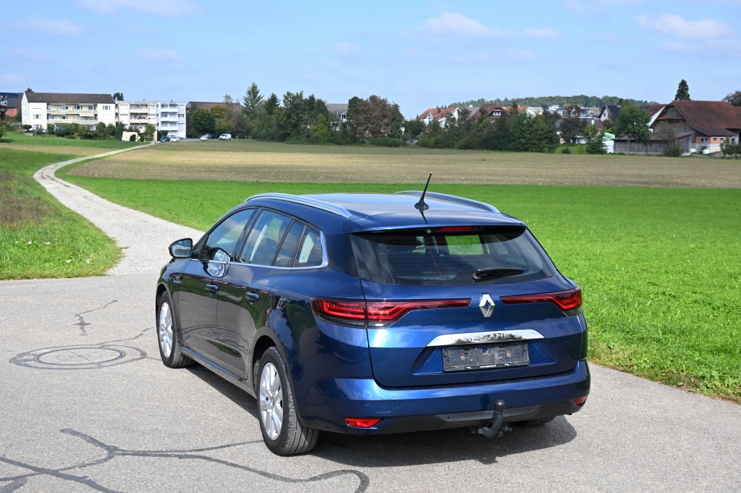 RENAULT Mégane Grandtour 1.5 dCi Business EDC - 4