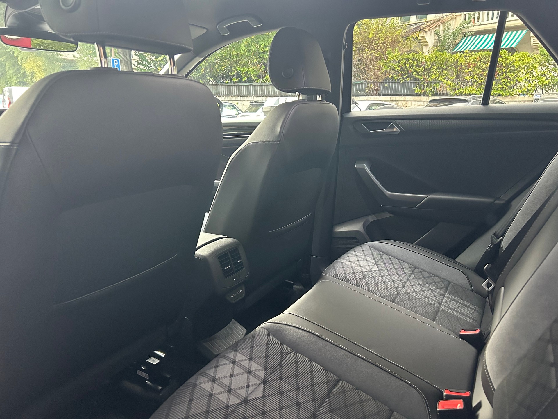 VW T-Roc 1.5 TSI R-Line DSG - 12