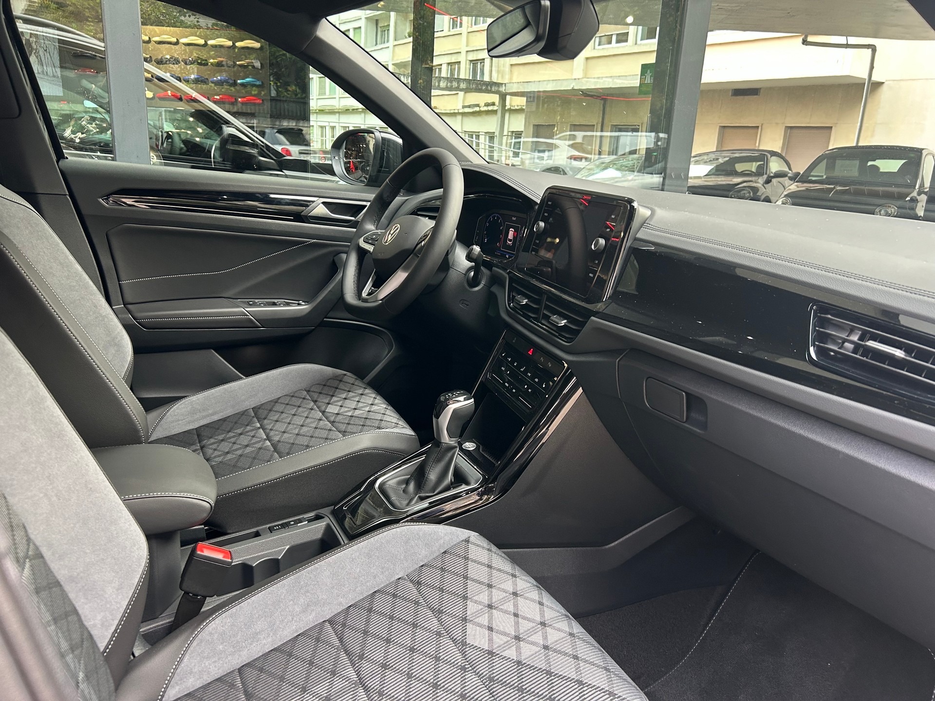 VW T-Roc 1.5 TSI R-Line DSG - 9