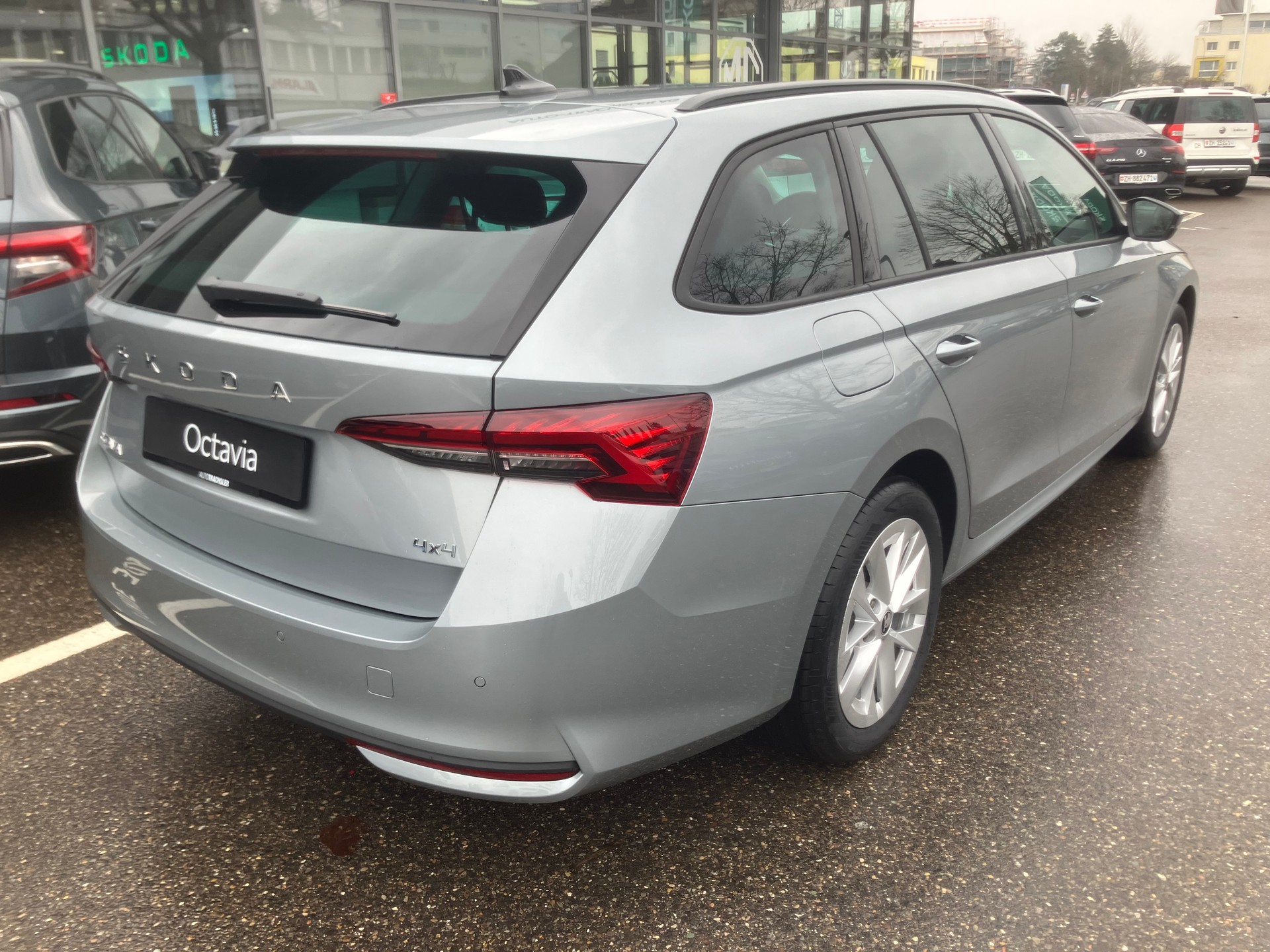 SKODA Octavia Combi 2.0 TSI DSG Selection 4x4 - 5