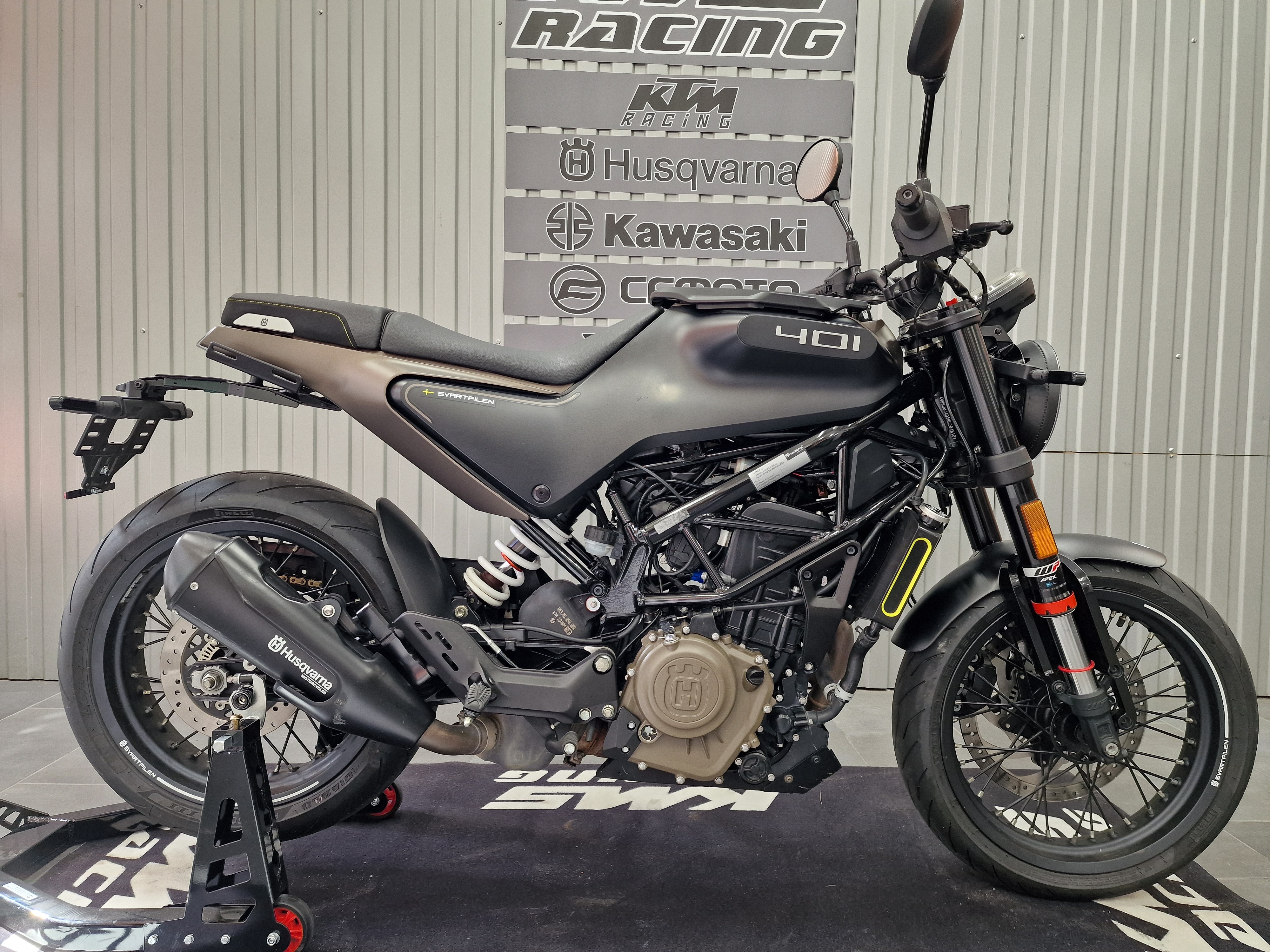 HUSQVARNA SVARTPILEN 401