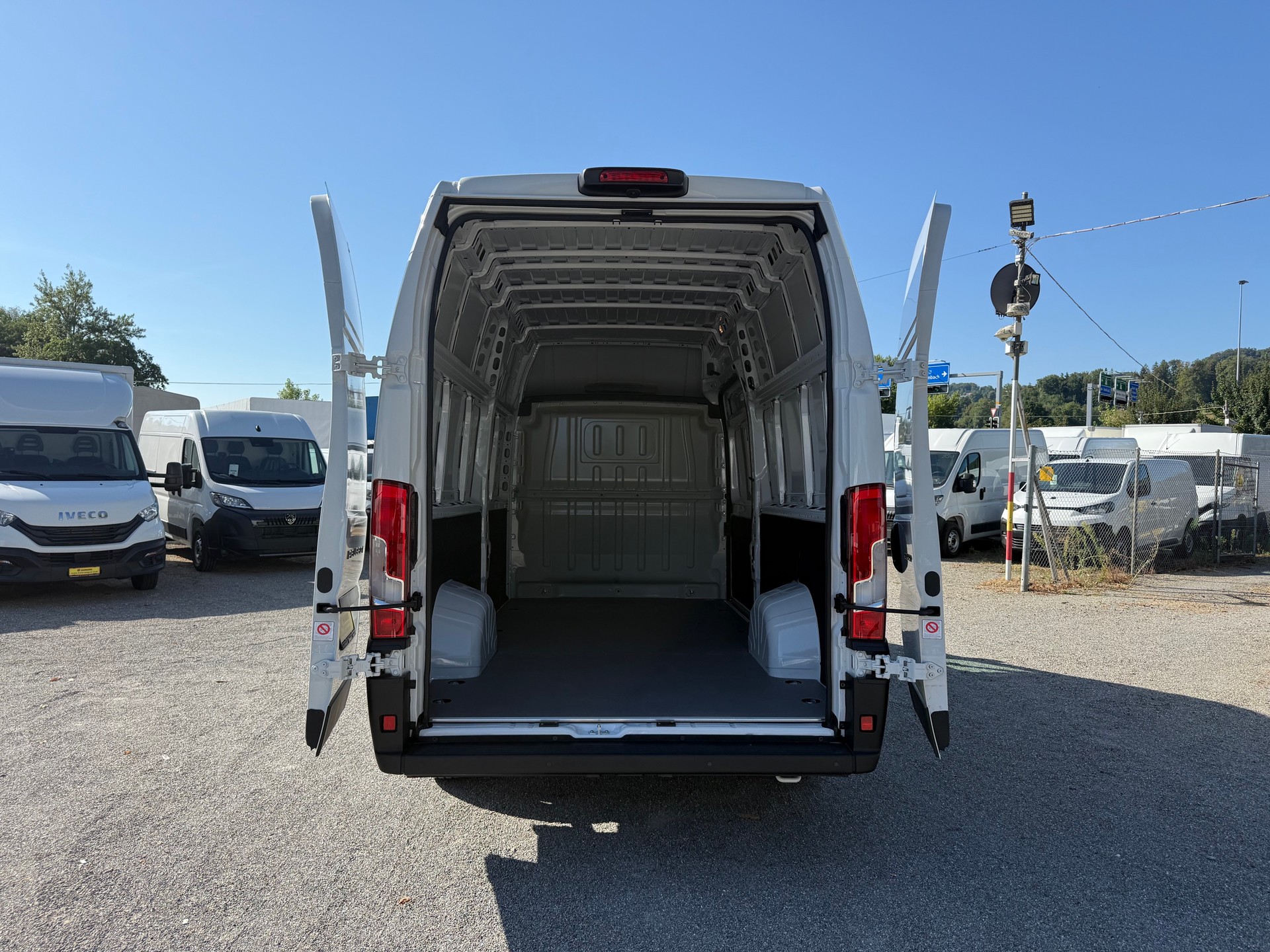 PEUGEOT Boxer 335+ Heavy 2.2 BlueHDI 180 PS L4H3 - 9