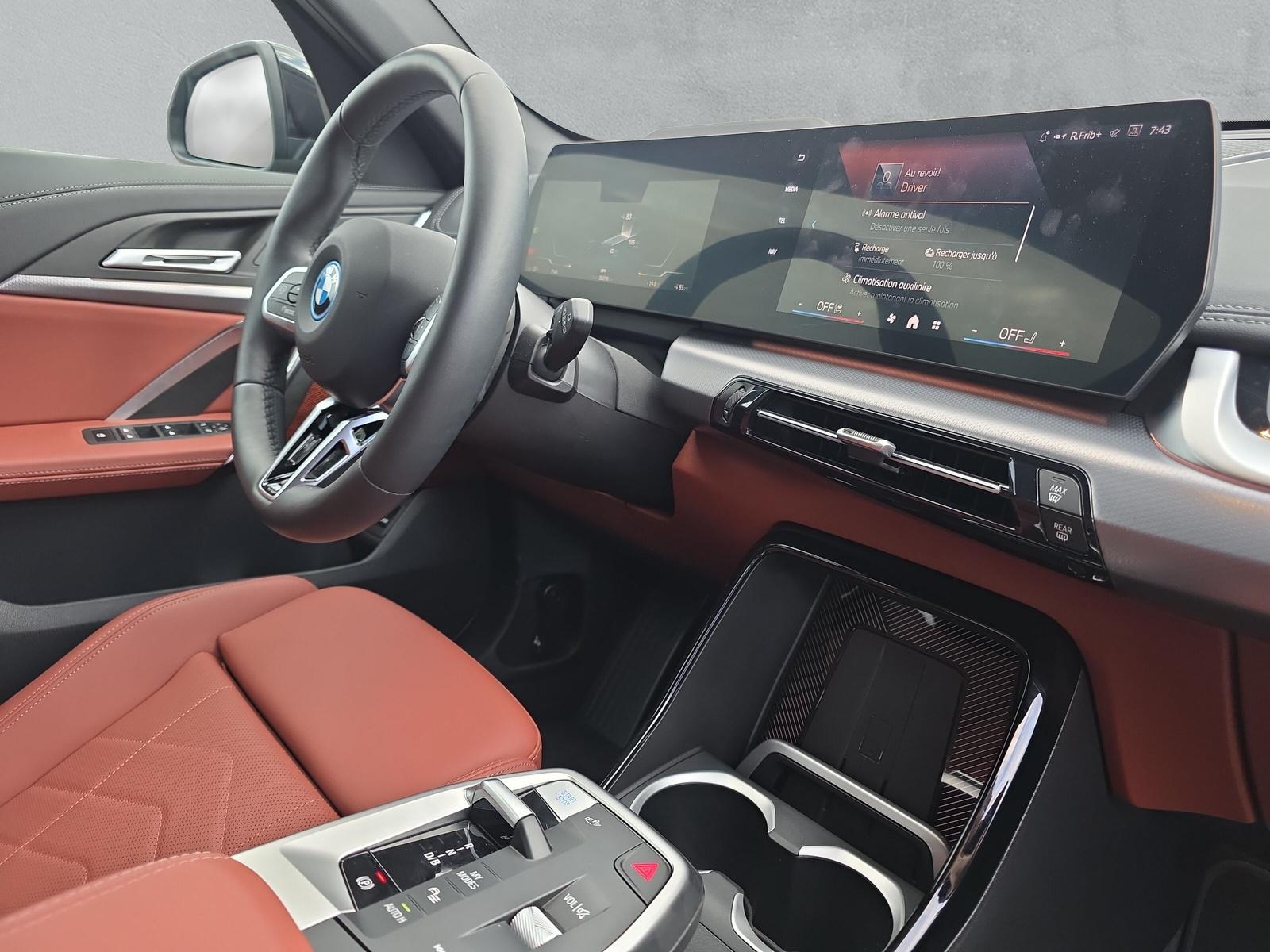 BMW iX1 20 M Sport eDrive U11 (CH) AHK 750KG **100 % électrique** - 15