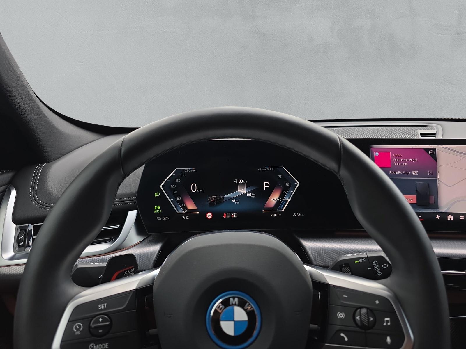 BMW iX1 20 M Sport eDrive U11 (CH) AHK 750KG **100 % électrique** - 23