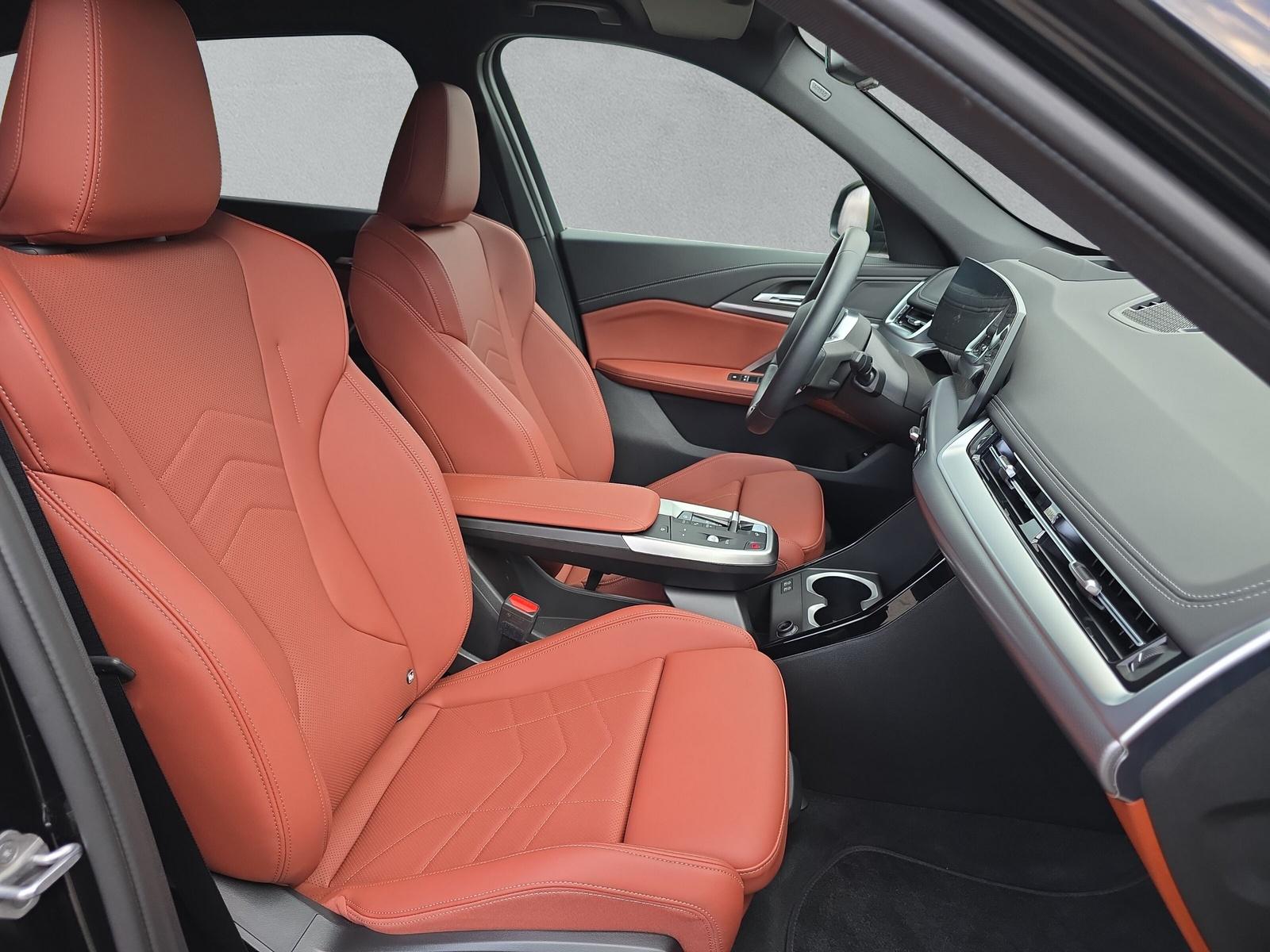 BMW iX1 20 M Sport eDrive U11 (CH) AHK 750KG **100 % électrique** - 13