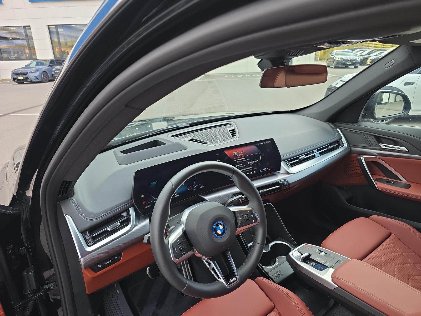 BMW iX1 20 M Sport eDrive U11 (CH) AHK 750KG **100 % électrique** - 26
