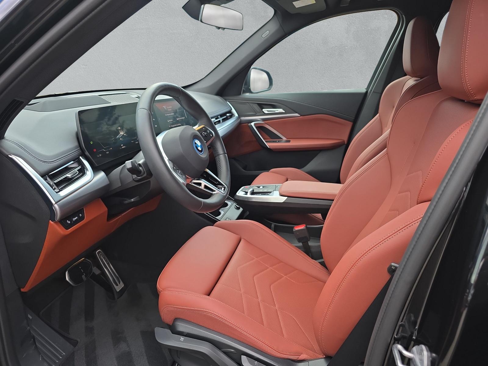 BMW iX1 20 M Sport eDrive U11 (CH) AHK 750KG **100 % électrique** - 12